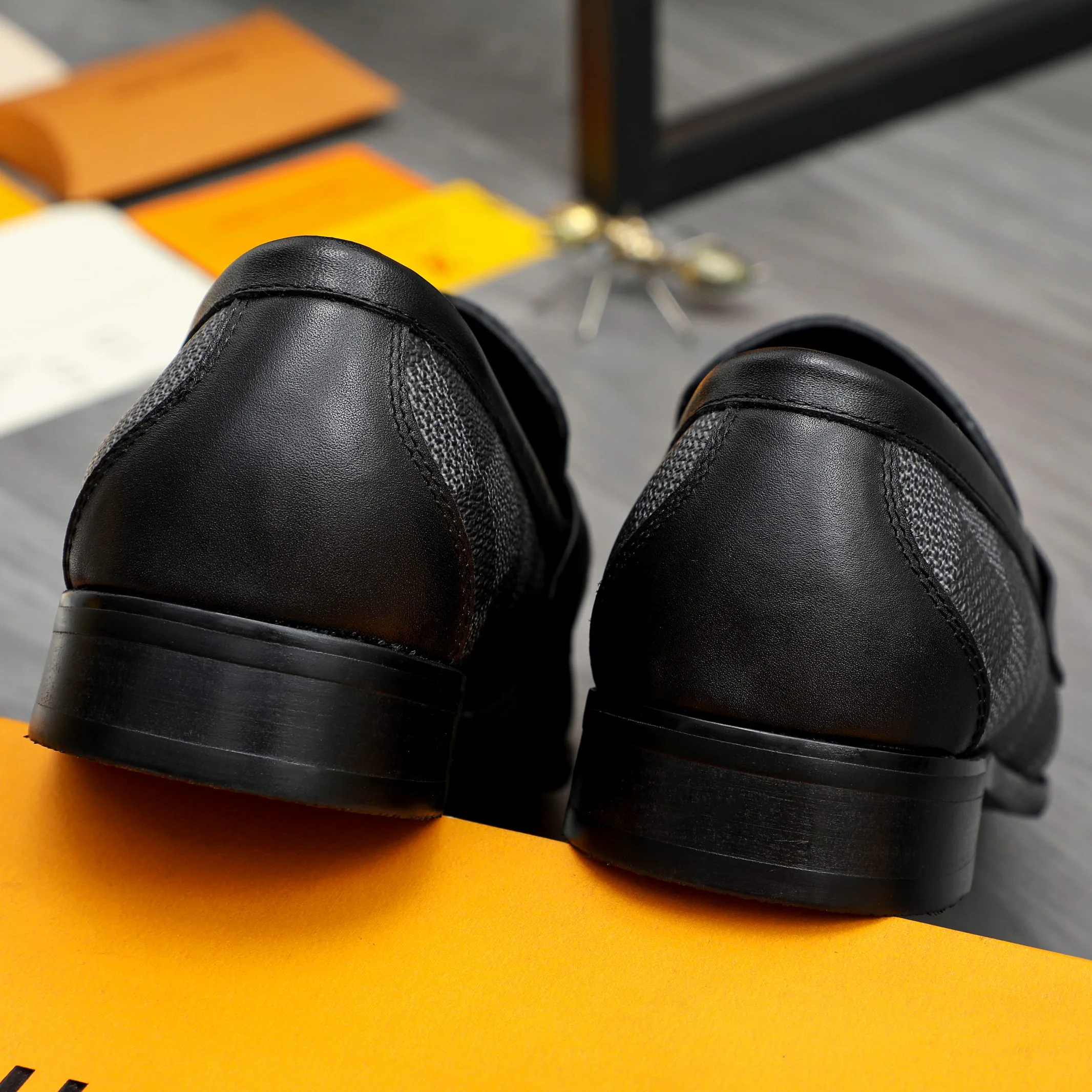 Men's Loafers And Dress Shoes LOUIS VUITTON 17812314
