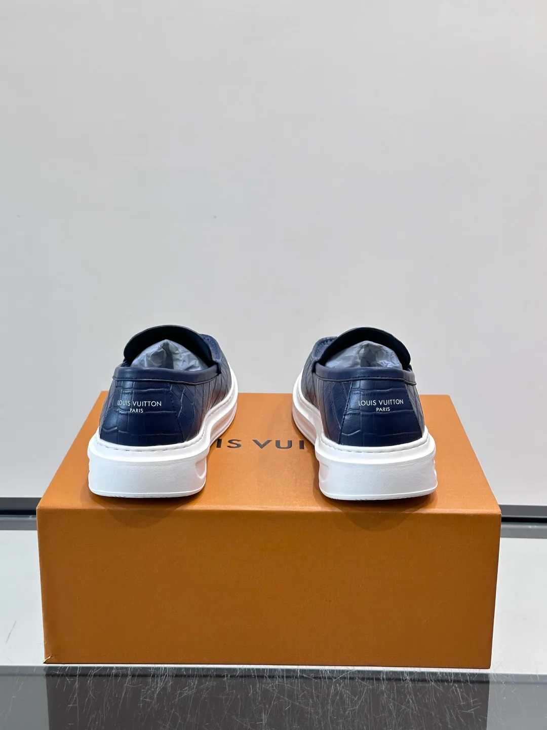 Men's Loafers And Dress Shoes LOUIS VUITTON 17806103