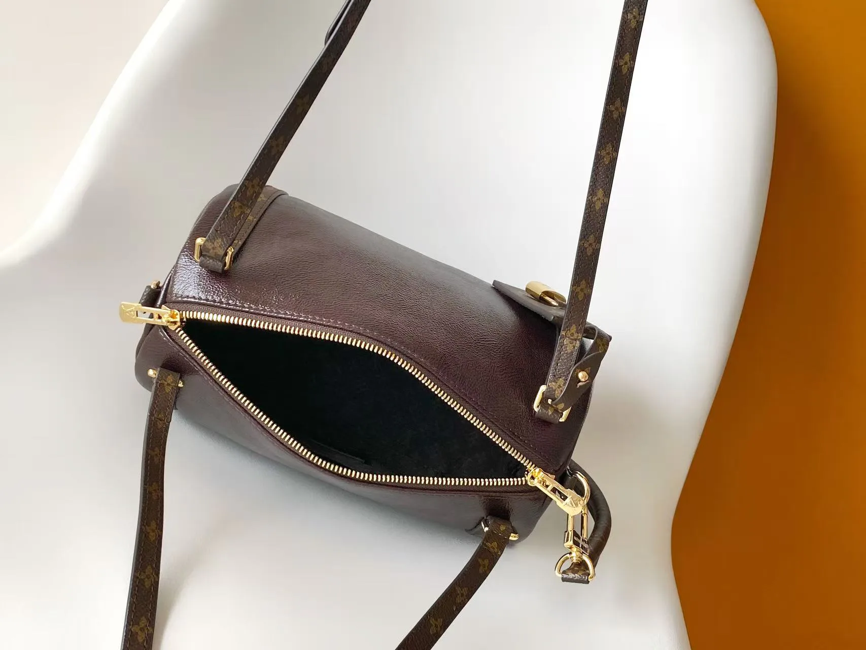 Women's Classic Handbags LOUIS VUITTON 17813548