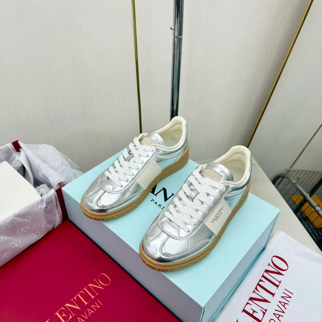 Women's Sneakers VALENTINO 17955028