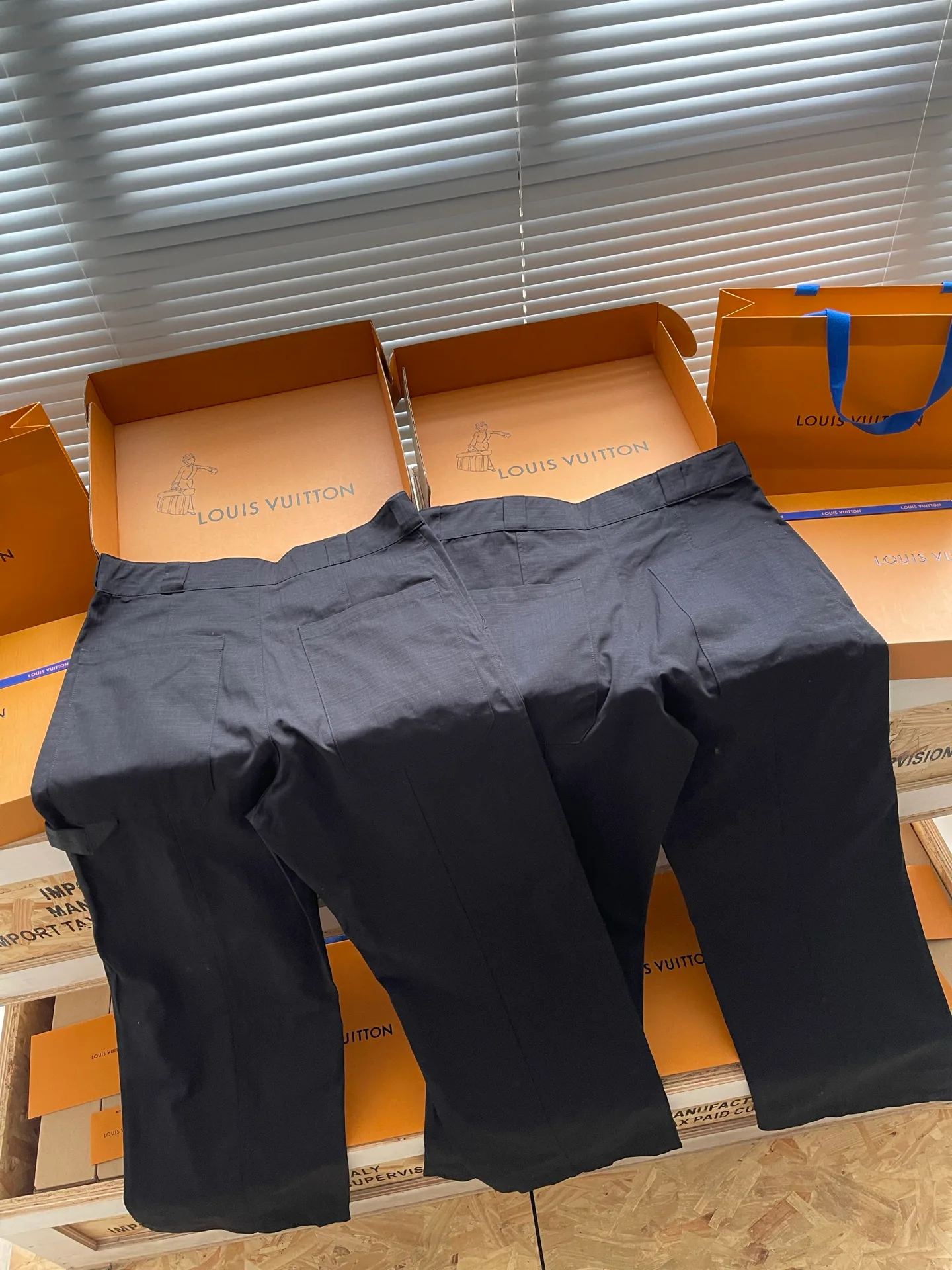 Men's Trousers LOUIS VUITTON 18513938