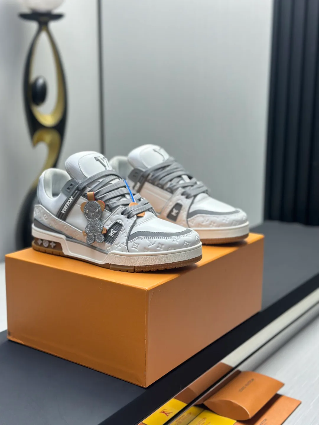 Women's Sneakers LOUIS VUITTON 18011578