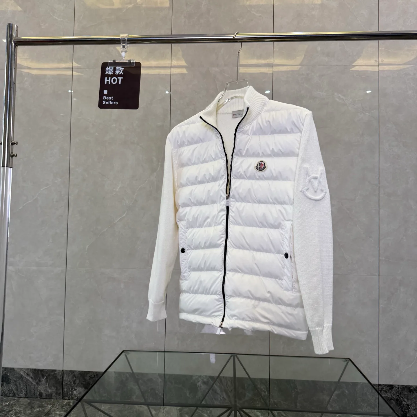 Women's Jackets And Down Jackets MONCLER 17949636