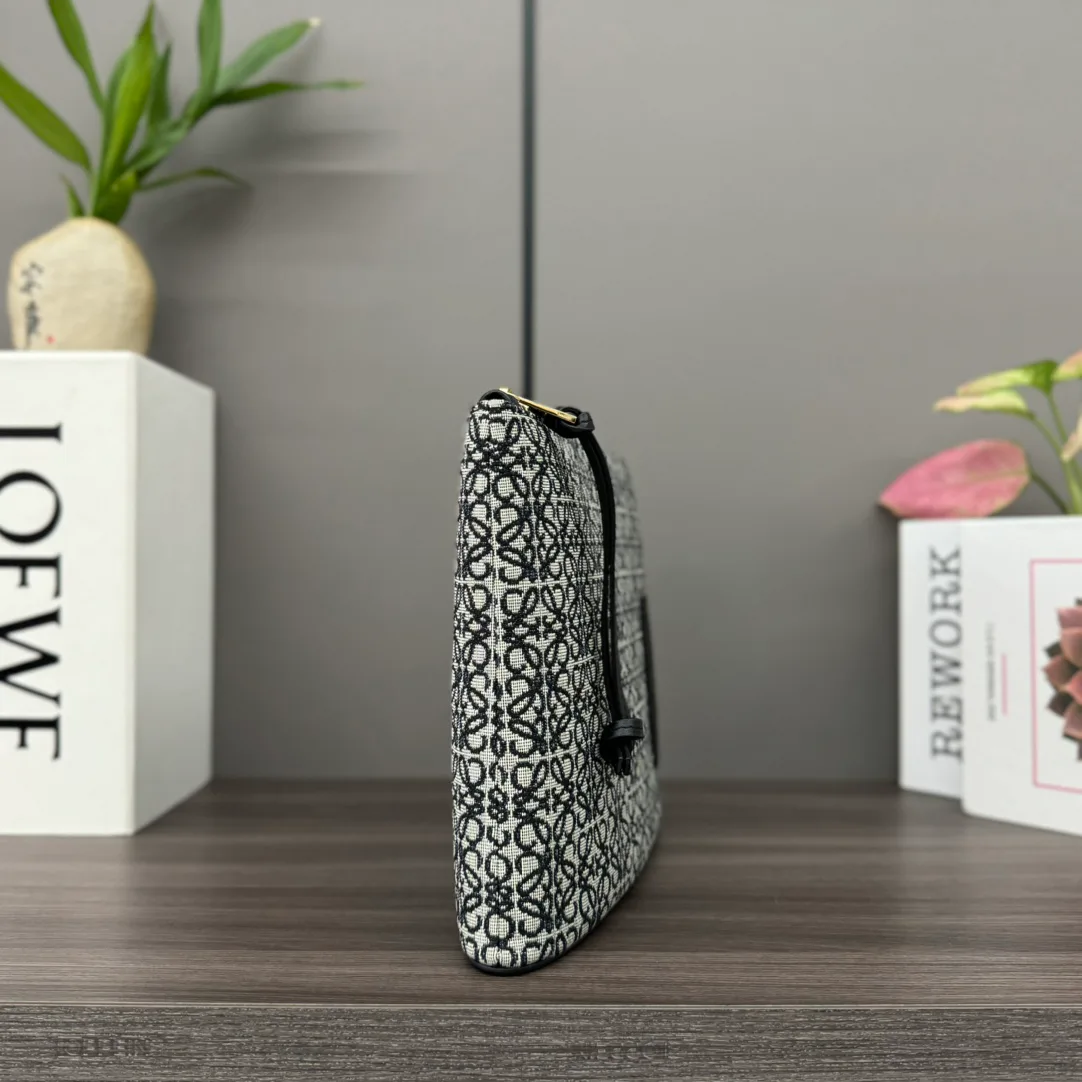 Women's Clutches LOEWE 18116452