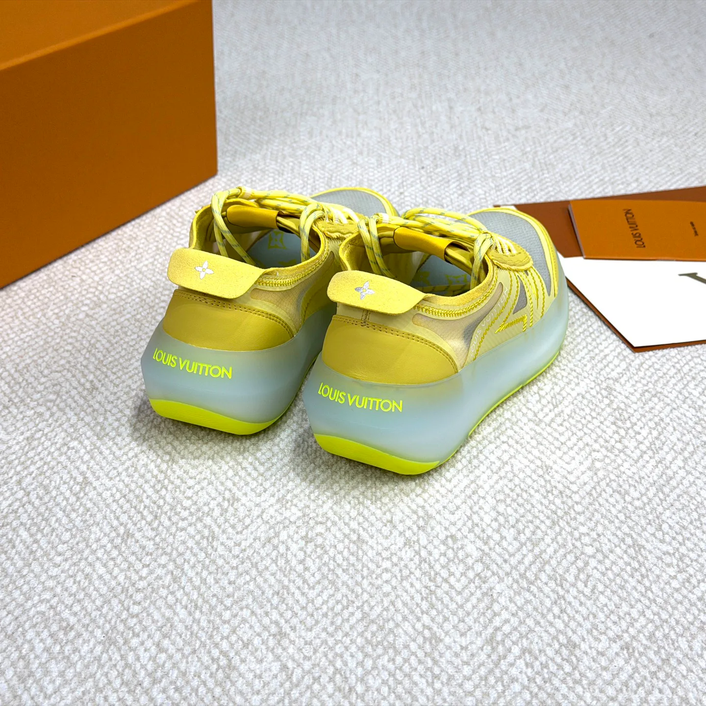Women's Sneakers LOUIS VUITTON 18265149