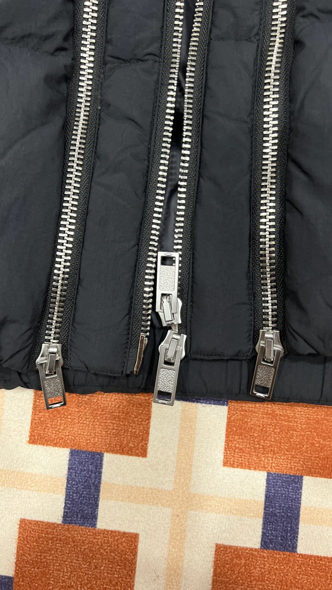 Women's Jackets And Down Jackets MONCLER 18127861