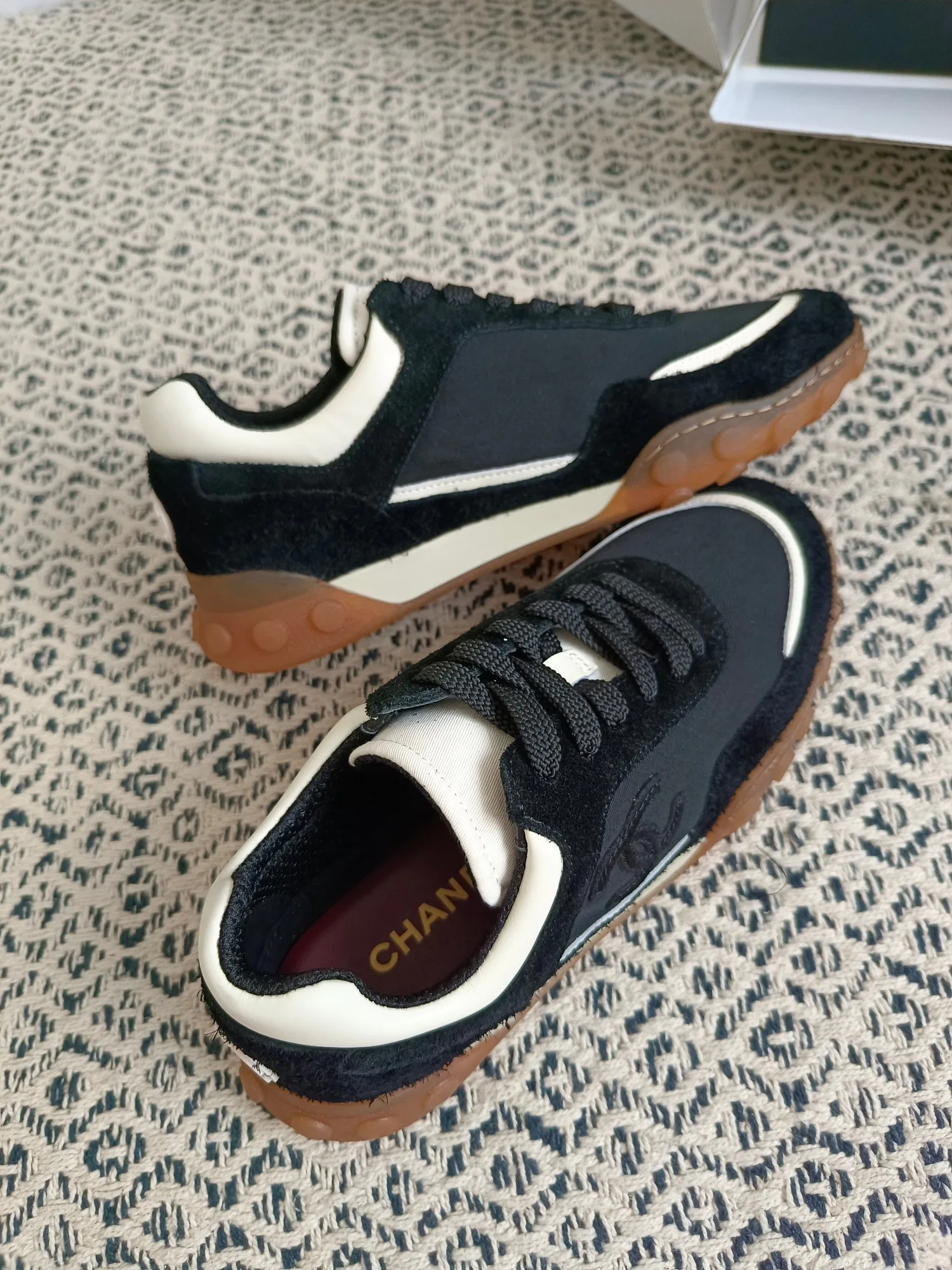 Women's Sneakers CHANEL 18475408