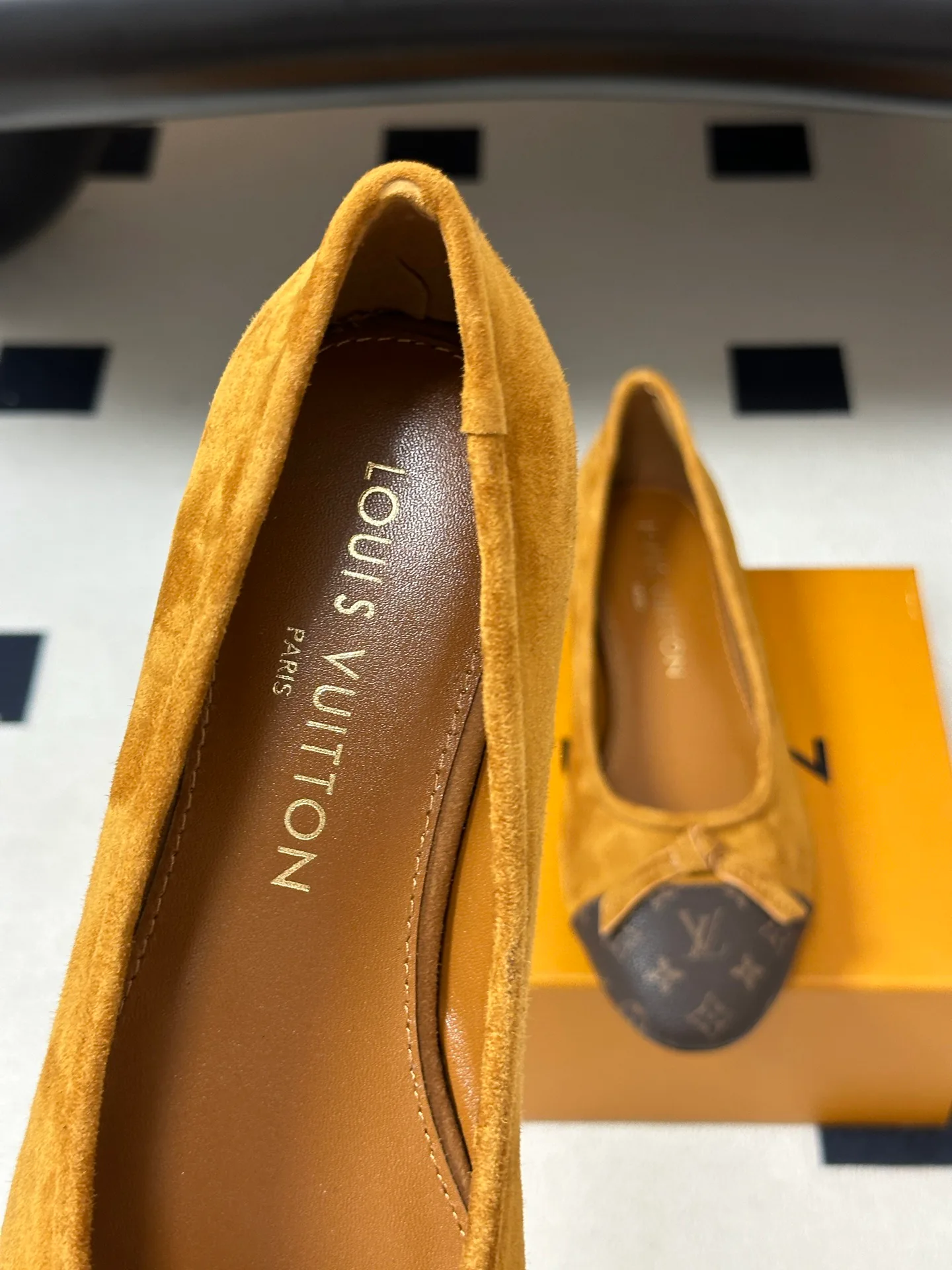 Women's Ballet Flats LOUIS VUITTON 18049407
