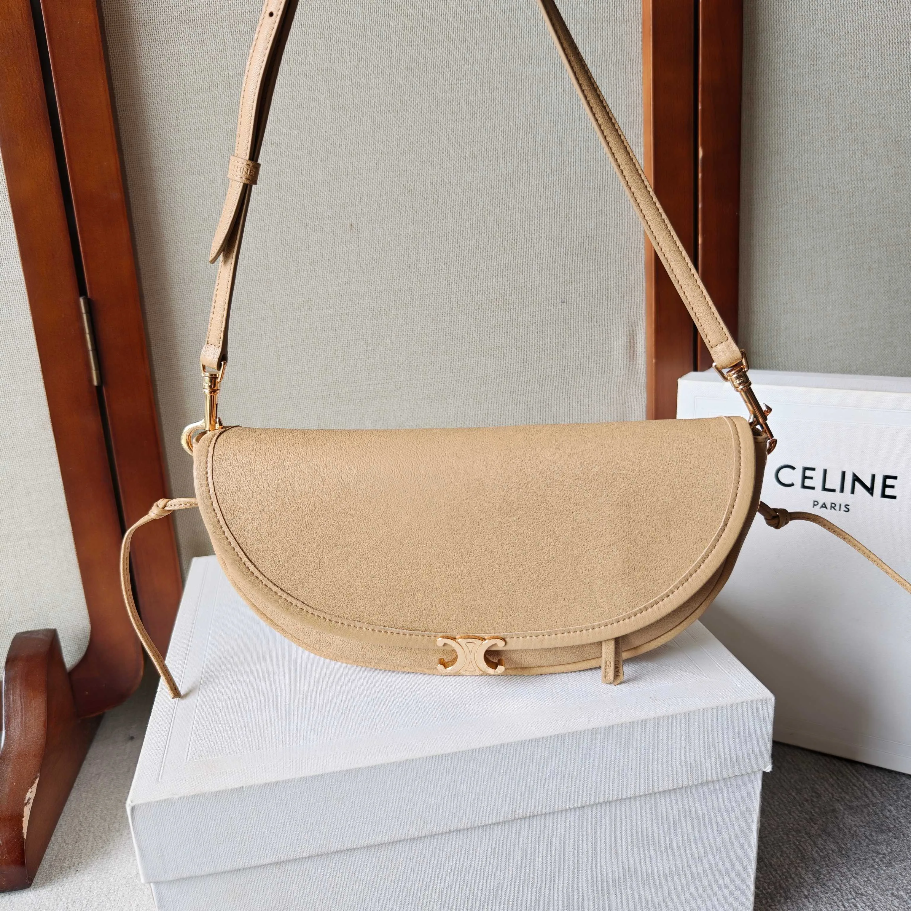 Women's Classic Handbags CELINE 16869088