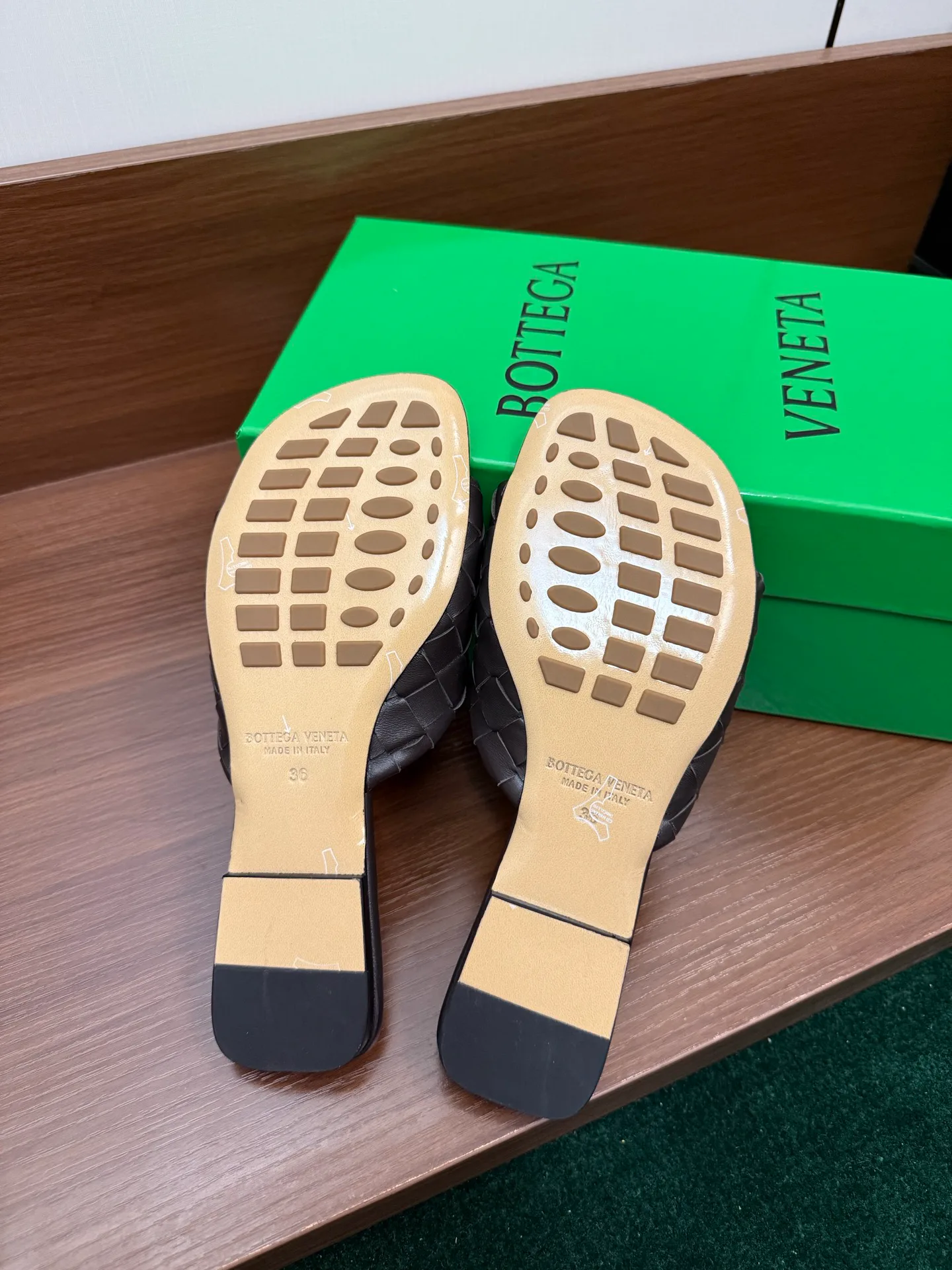 Women's Mules And Clogs BOTTEGA VENETA 17808592