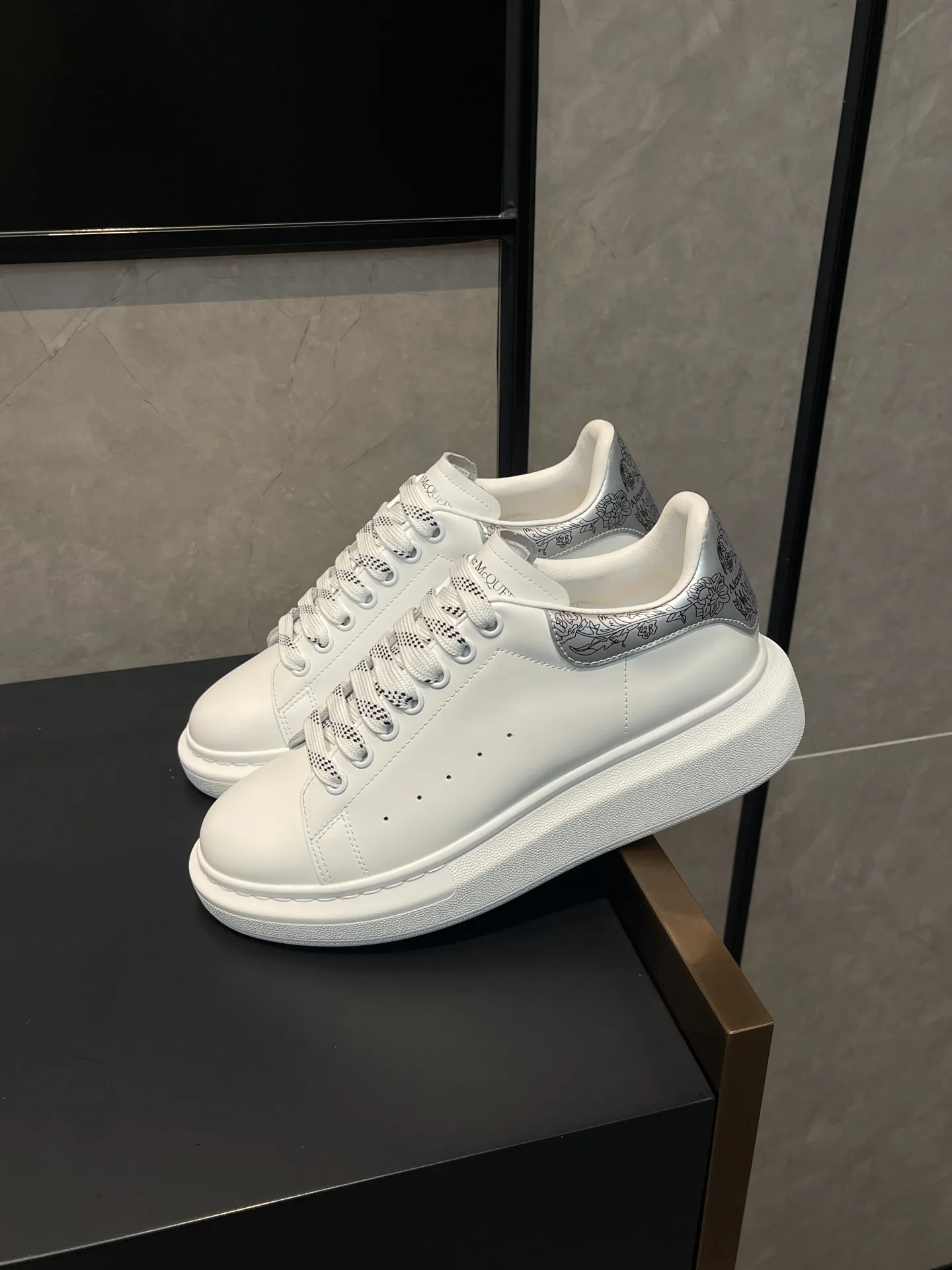 Women's Sneakers ALEXANDER MCQUEEN 18363933