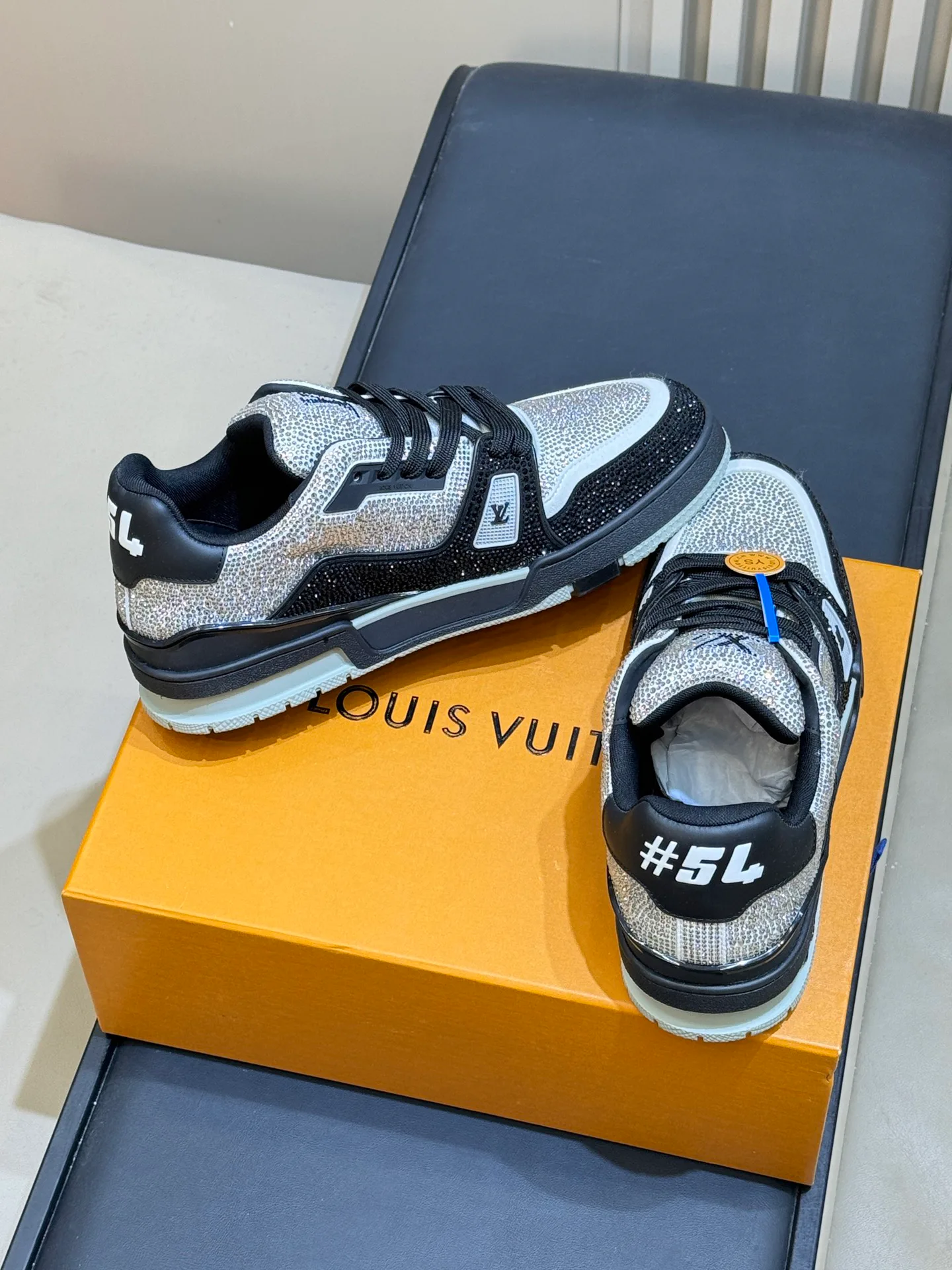 Men's Sneakers LOUIS VUITTON 18073566