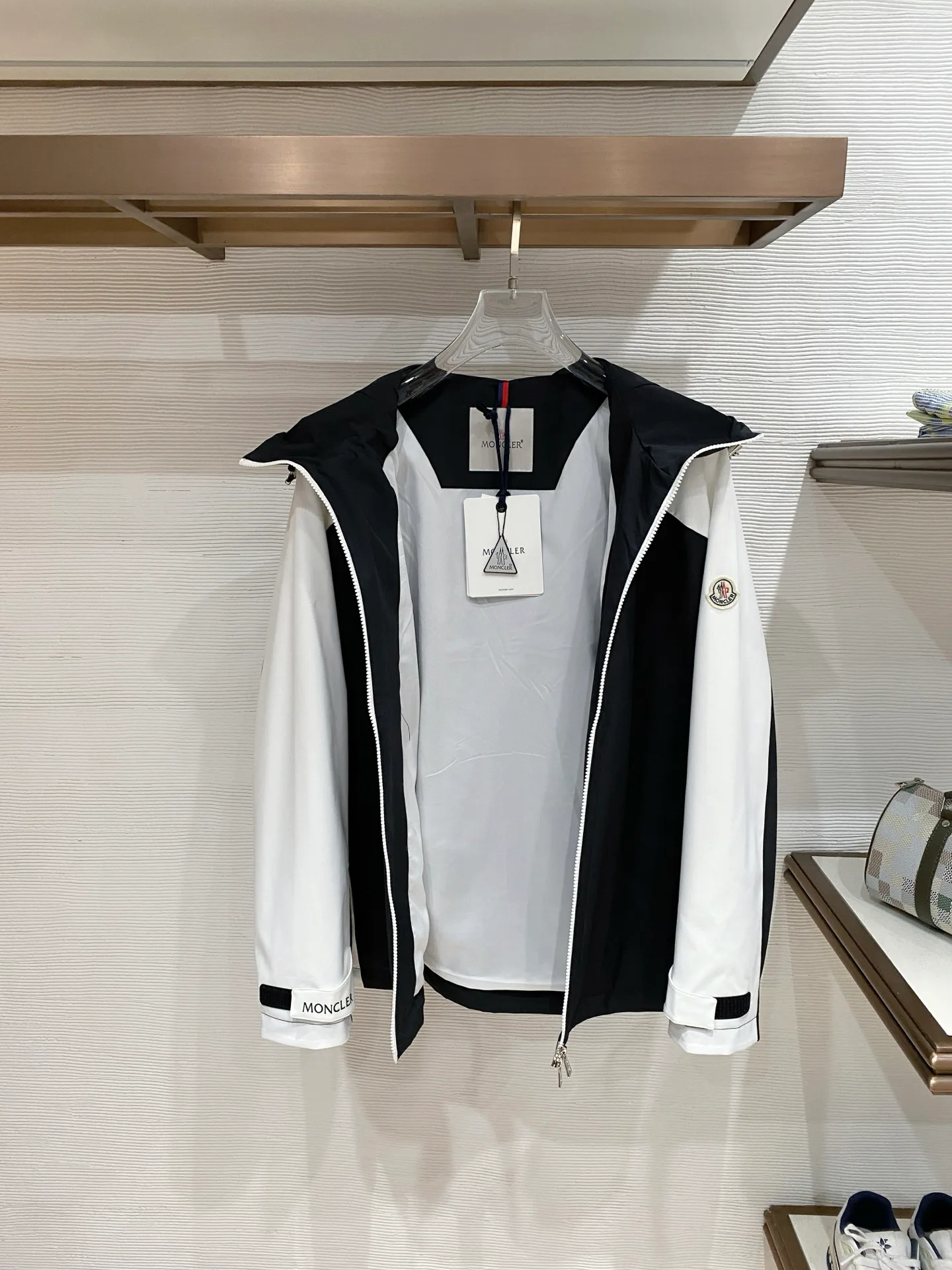 Men's Jackets And Down Jackets MONCLER 17993228