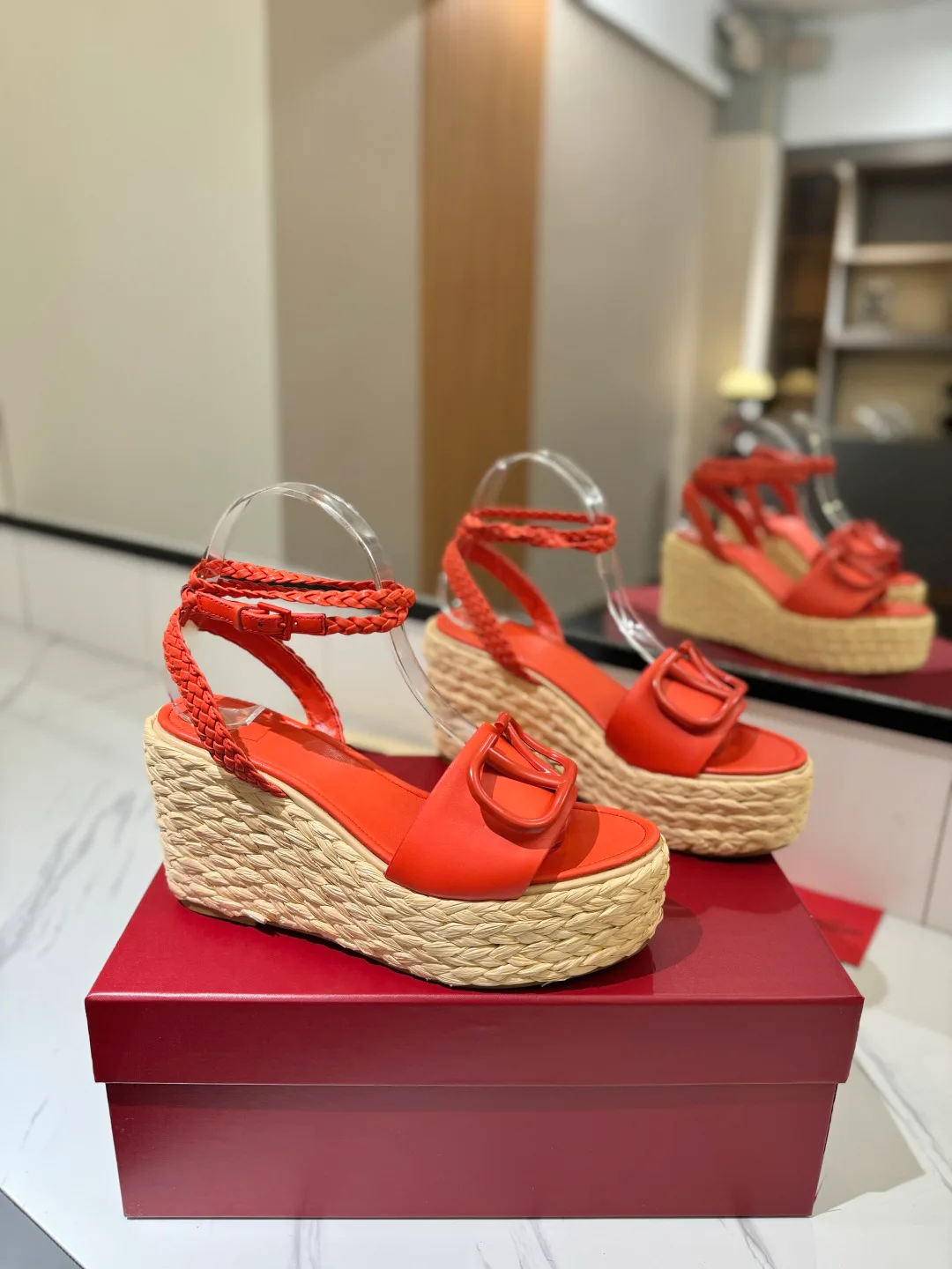 Women's Open-Toe Sandals VALENTINO 17946616