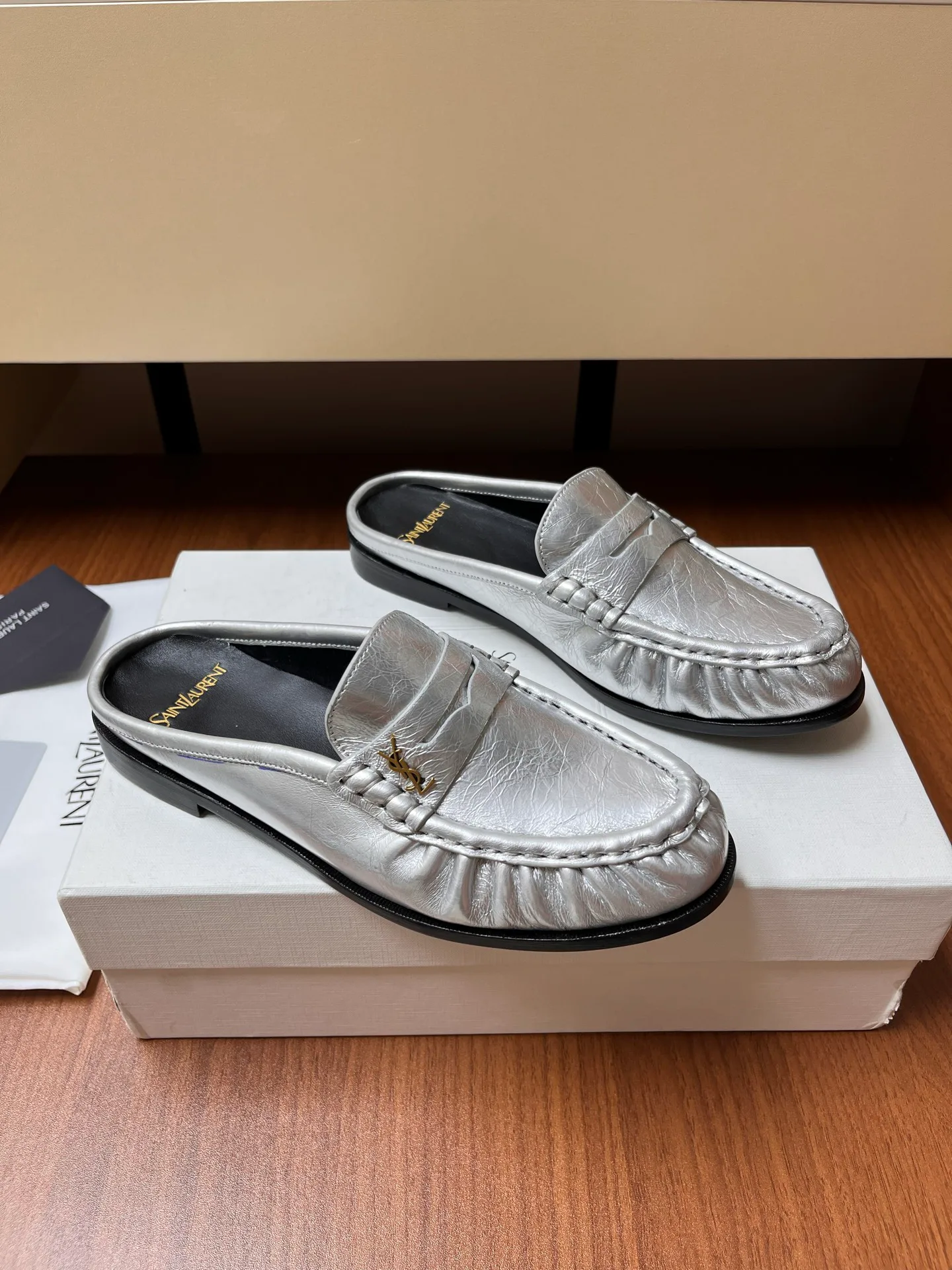 Women's Loafers And Moccasins SAINT LAURENT 18037898
