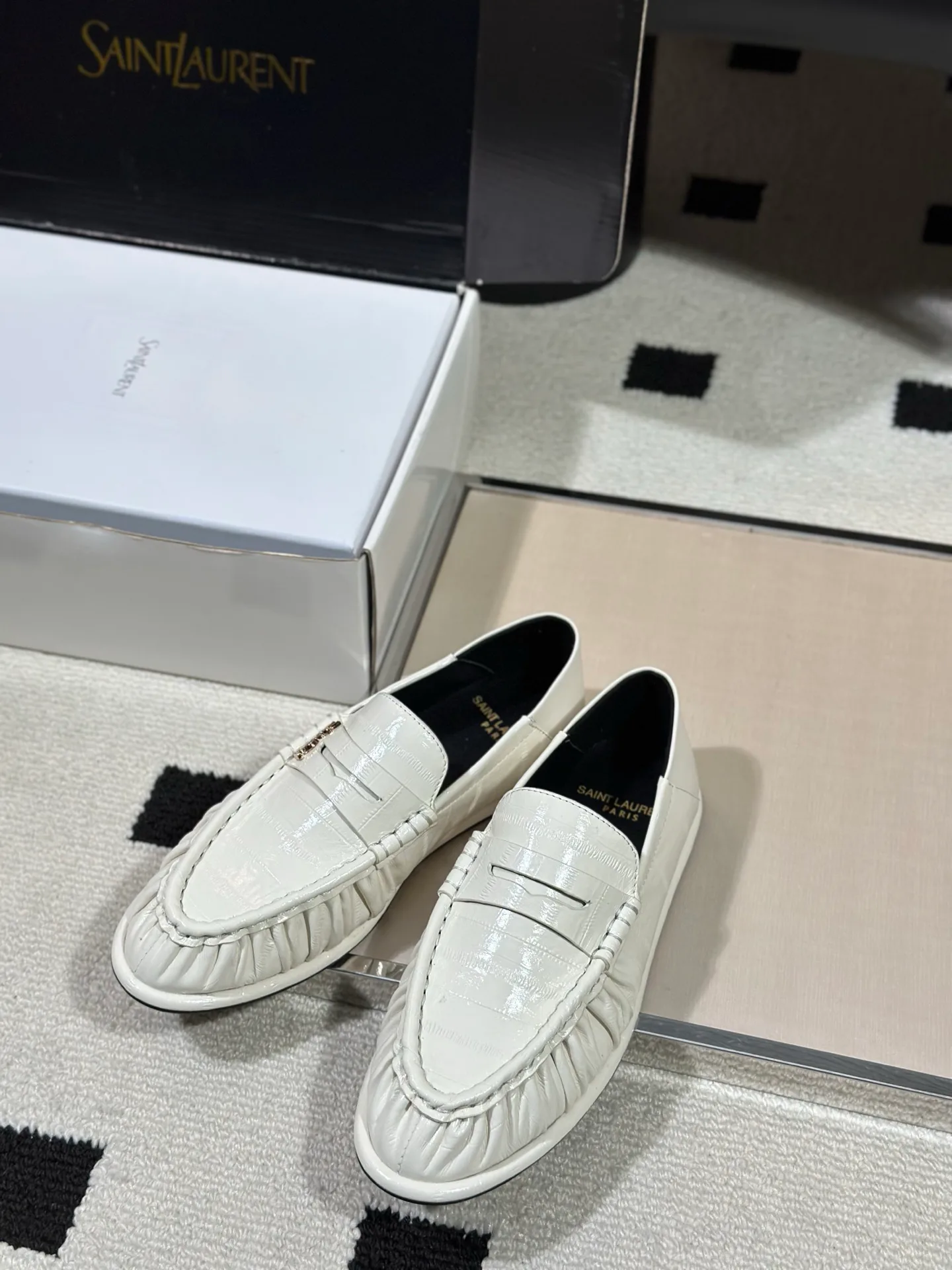 Women's Loafers And Moccasins SAINT LAURENT 18041754