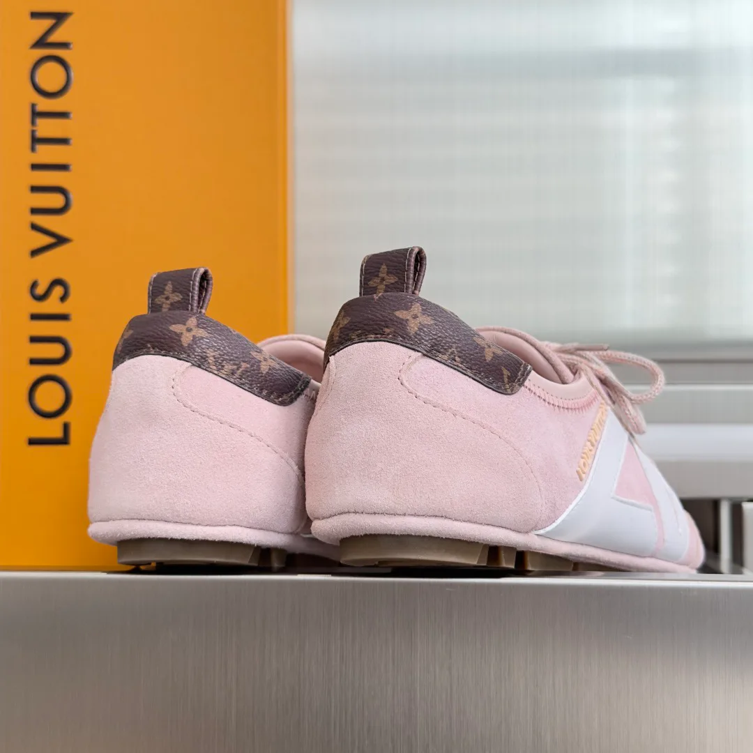 Women's Sneakers LOUIS VUITTON 17780687
