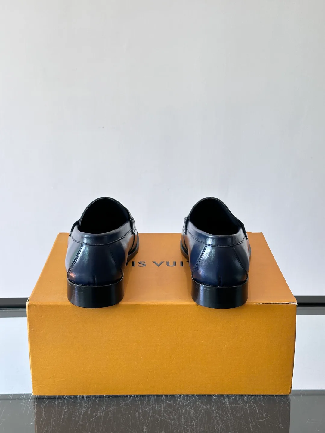 Men's Loafers And Dress Shoes LOUIS VUITTON 18169697