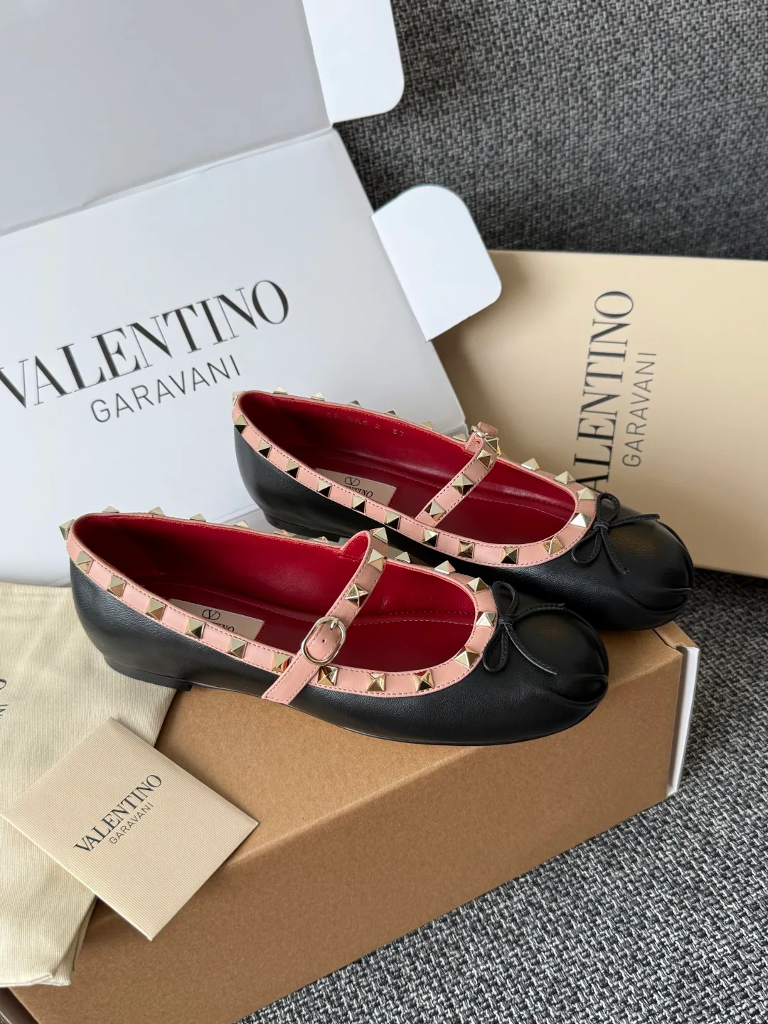 Women's Ballet Flats VALENTINO 18243754
