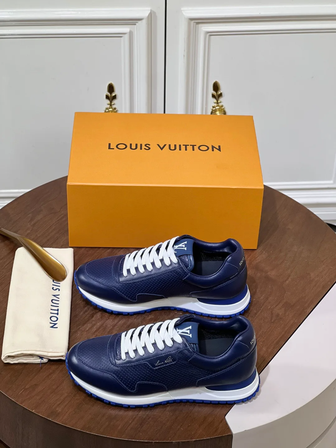 Men's Sneakers LOUIS VUITTON 18039347