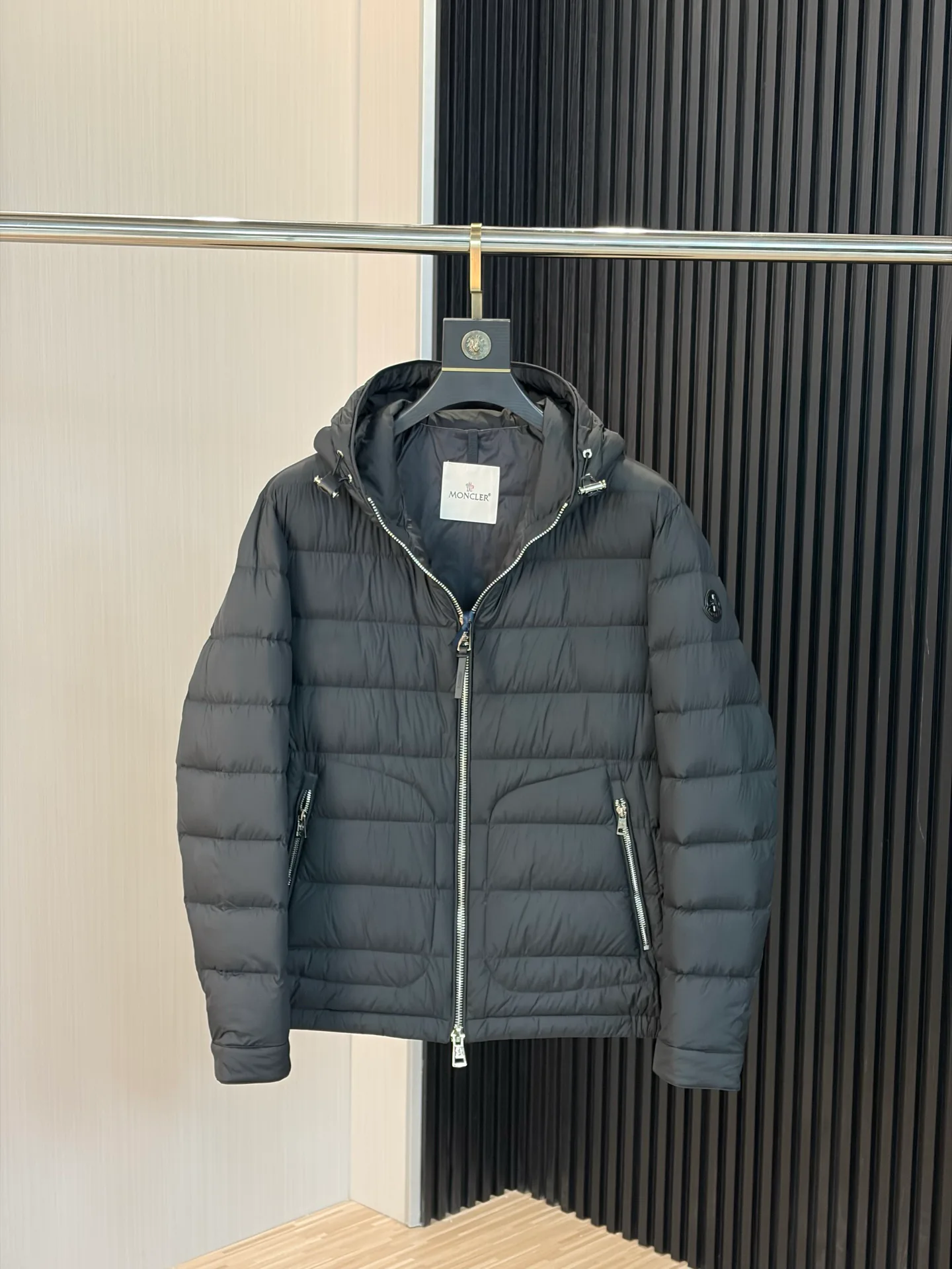 Women's Jackets And Down Jackets MONCLER 18188488