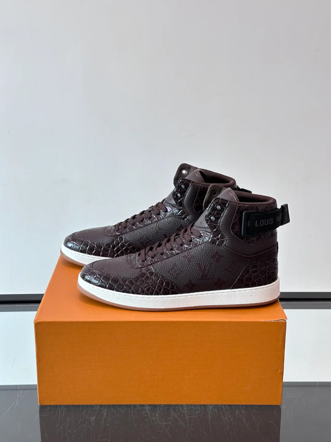 Men's Sneakers LOUIS VUITTON 18400596
