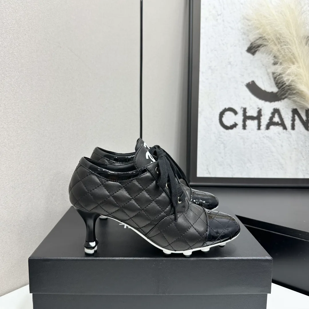 Women's Sneakers CHANEL 18436127