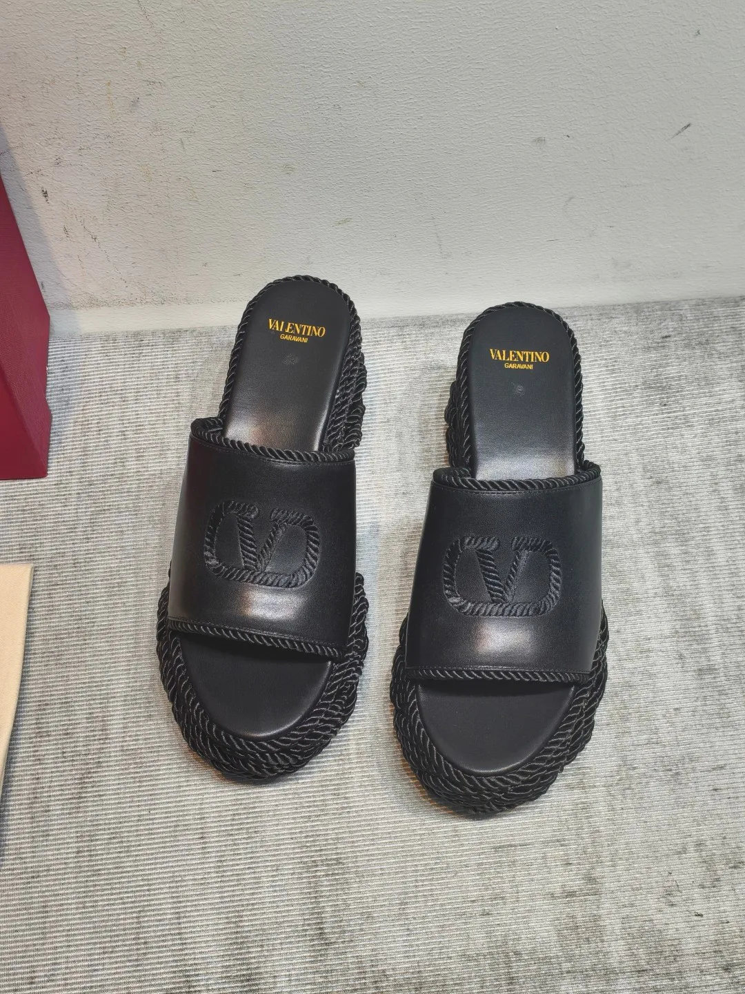 Women's Flip-Flops VALENTINO 18346933