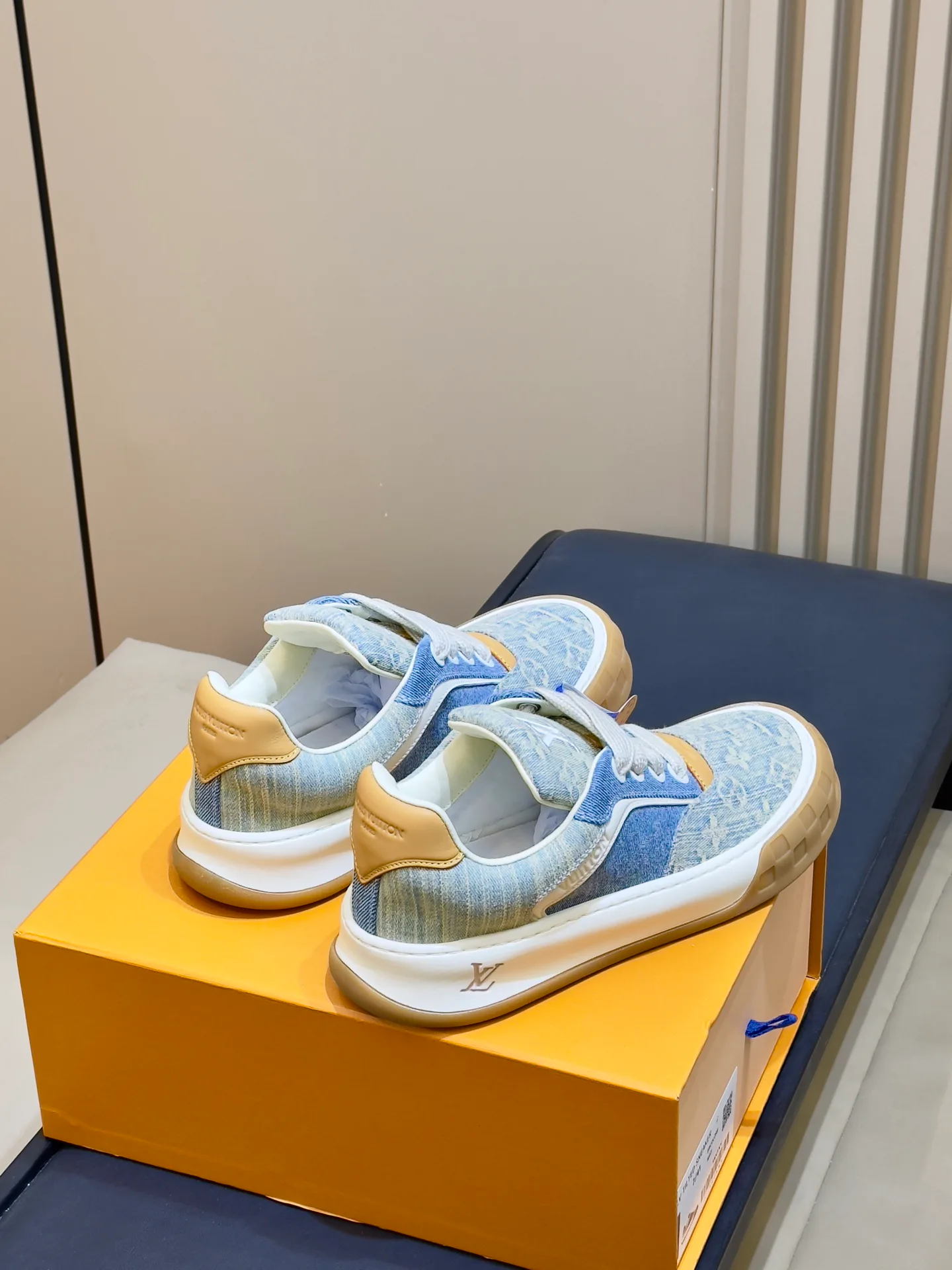 Men's Sneakers LOUIS VUITTON 18073511