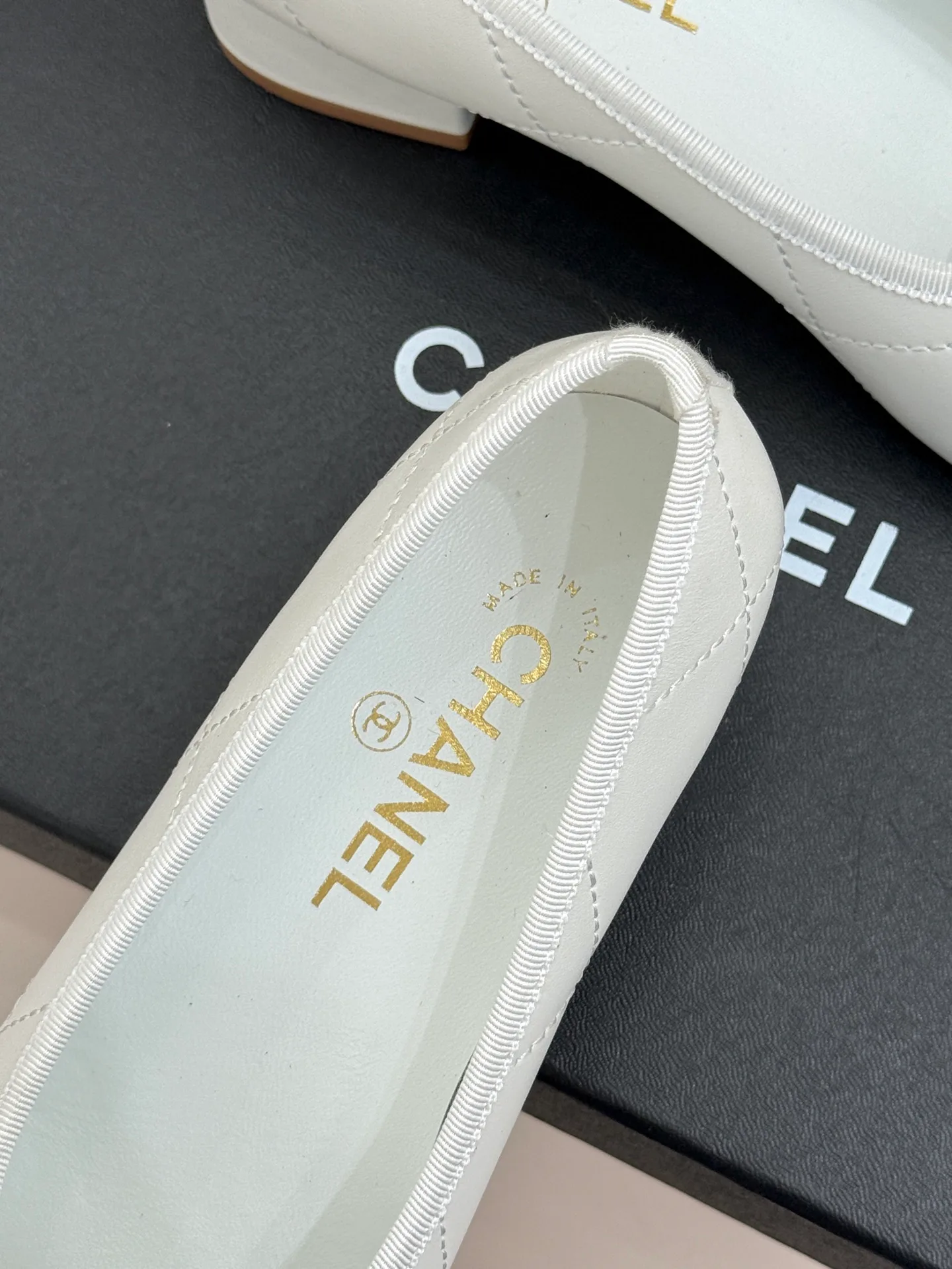 Women's Ballet Flats CHANEL 17303675
