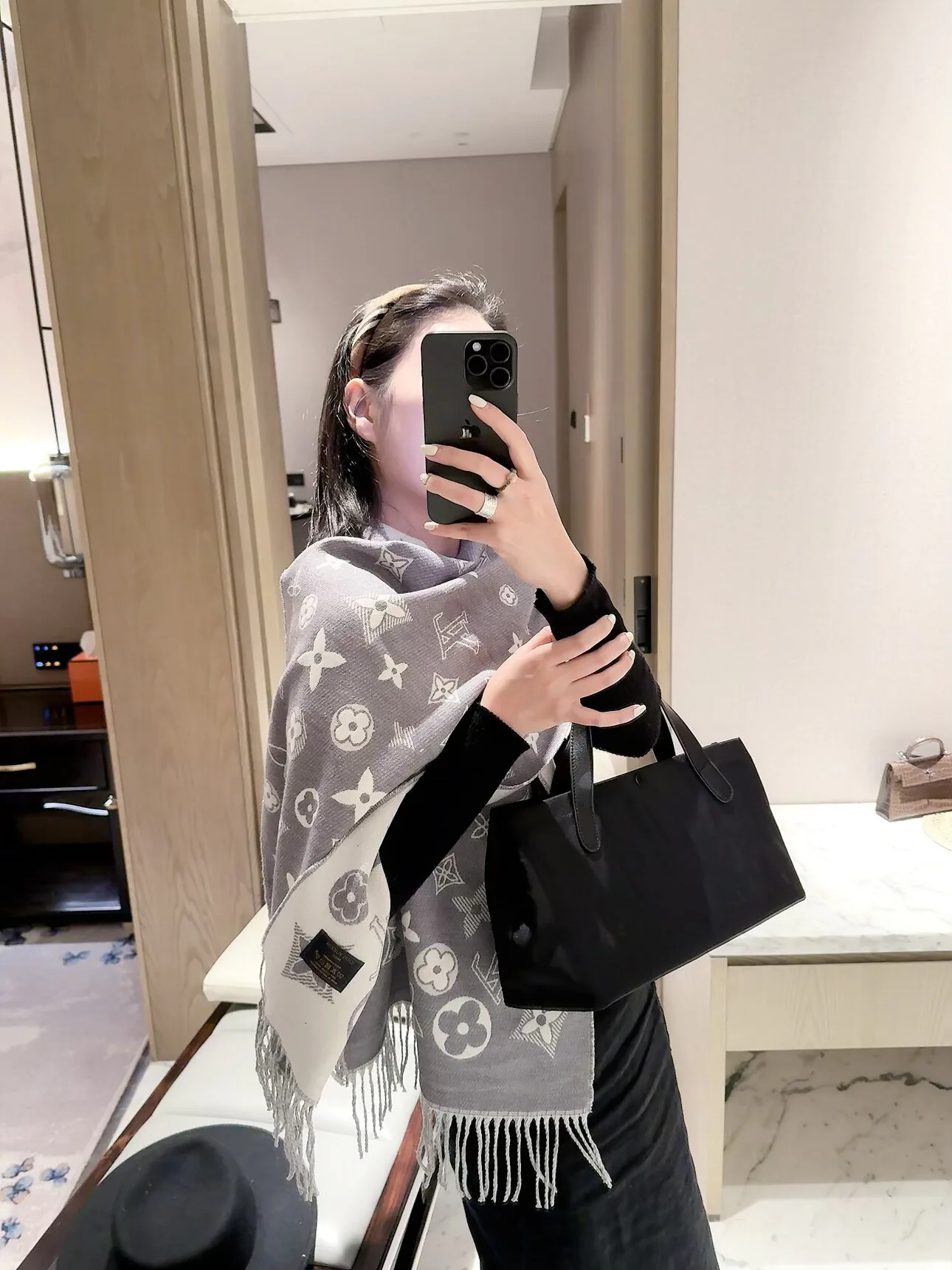 Scarves LOUIS VUITTON 18377551
