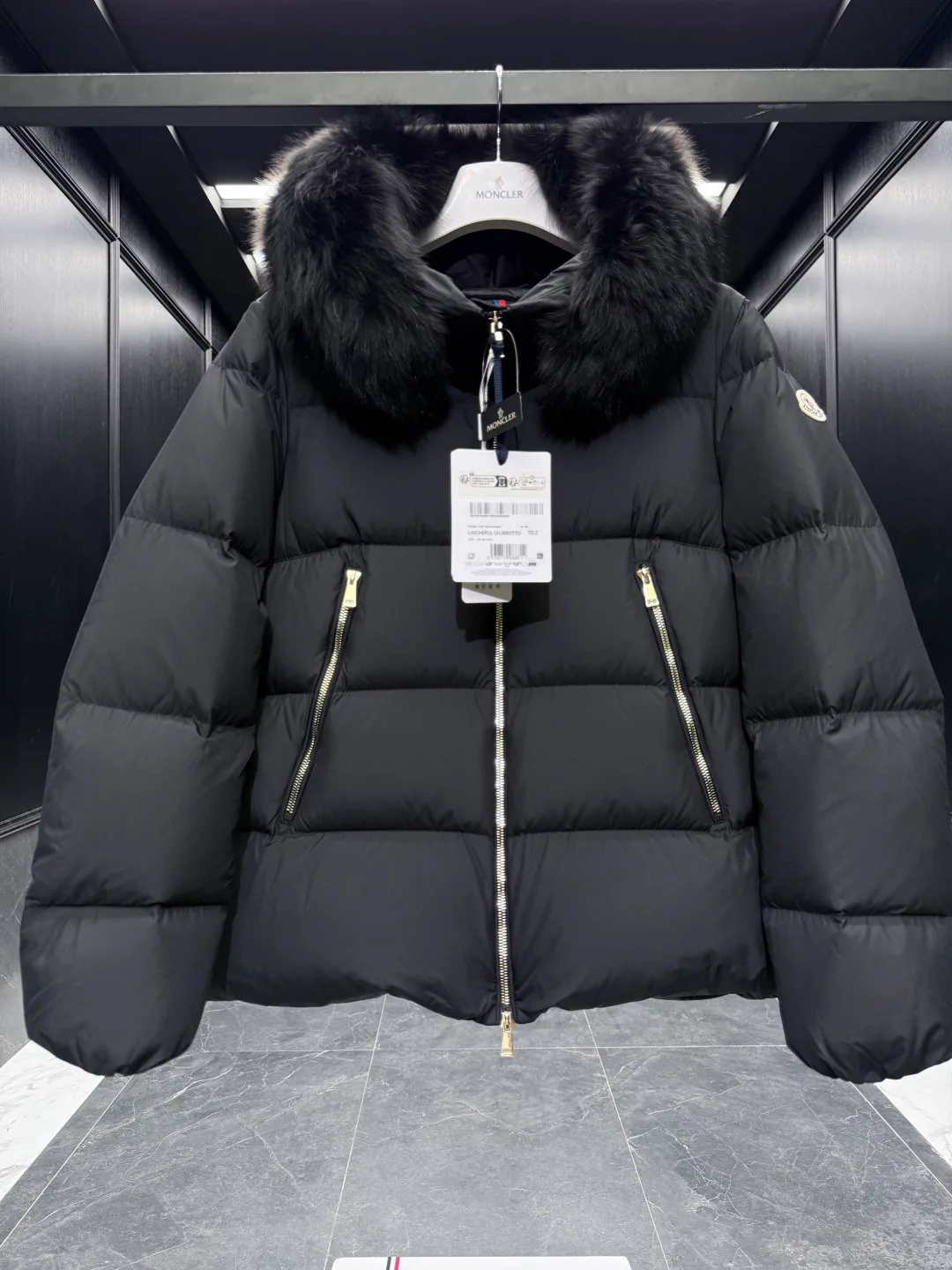 Women's Jackets And Down Jackets MONCLER 18510381