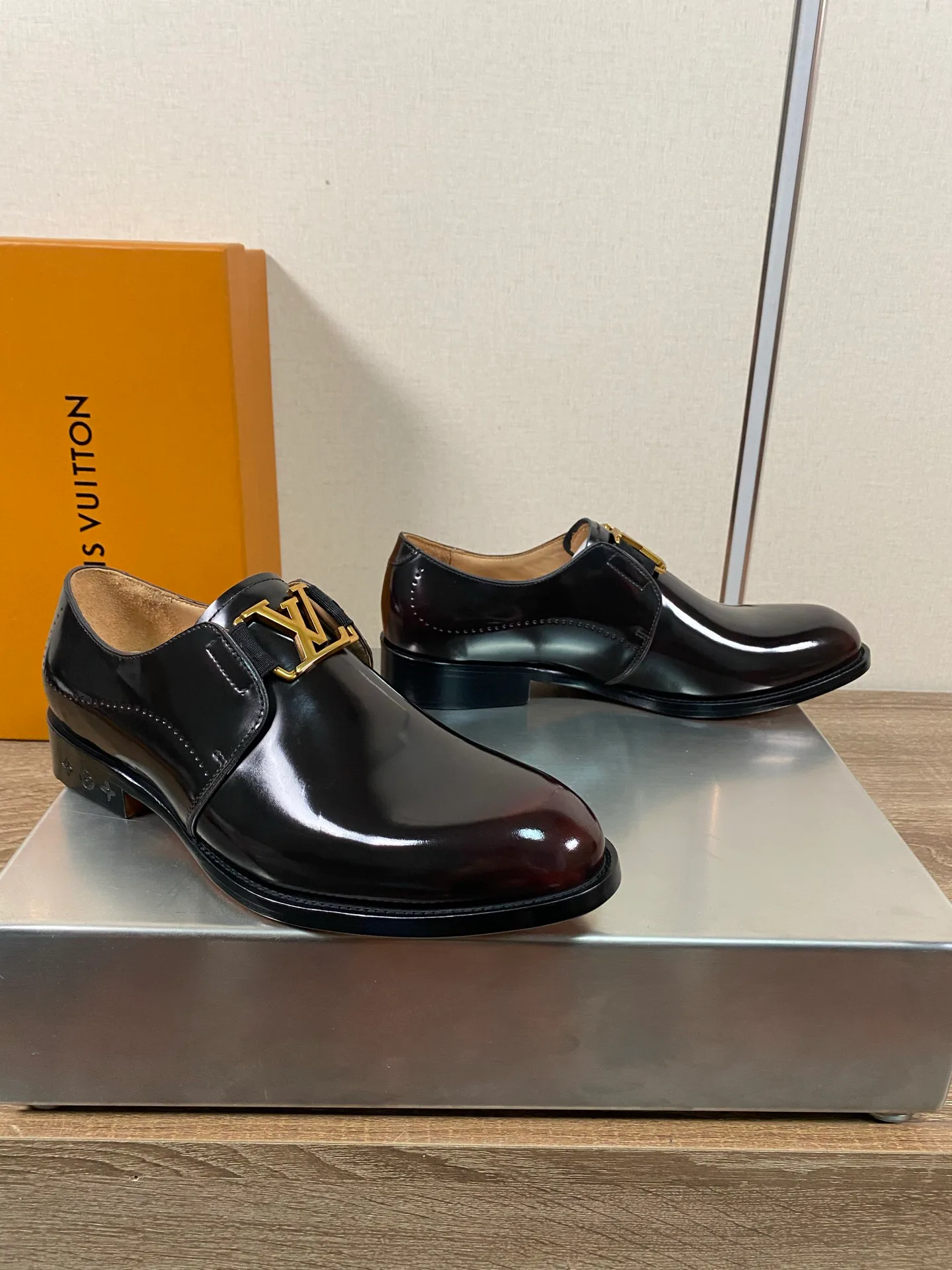 Men's Loafers And Dress Shoes LOUIS VUITTON 18078686