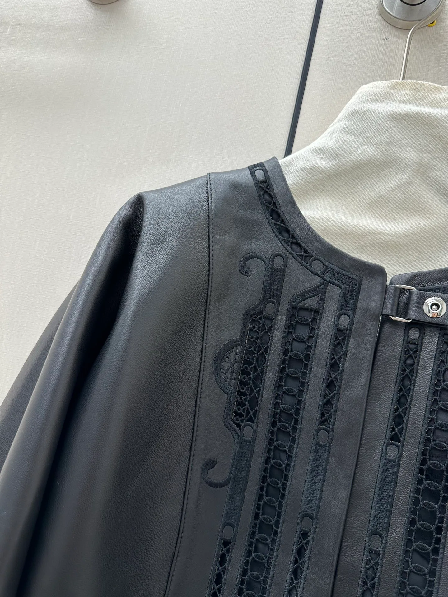 Women's Leather Jackets And Sheepskin Coats HERMES 18441901
