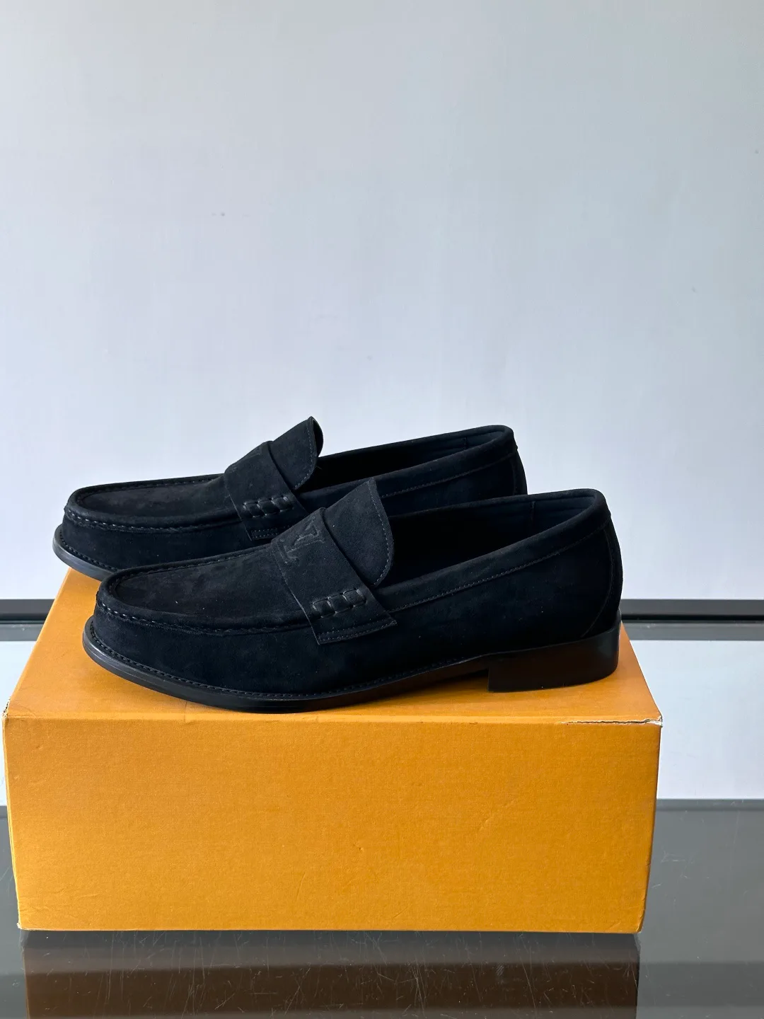 Men's Loafers And Dress Shoes LOUIS VUITTON 18101963
