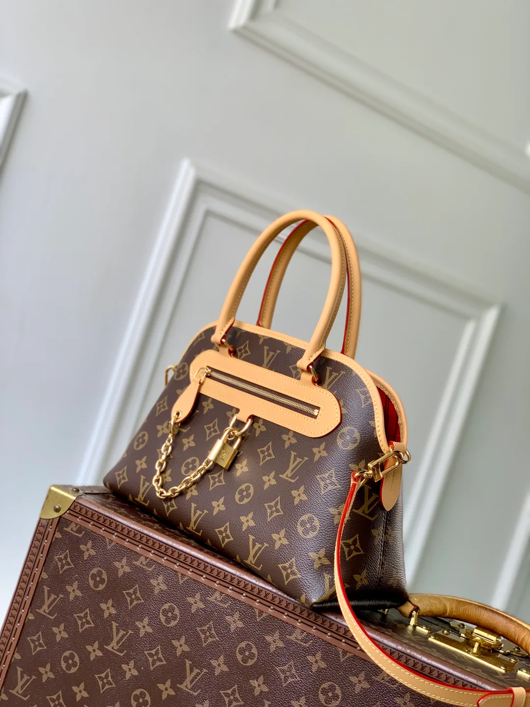 Women's Classic Handbags LOUIS VUITTON 18412580