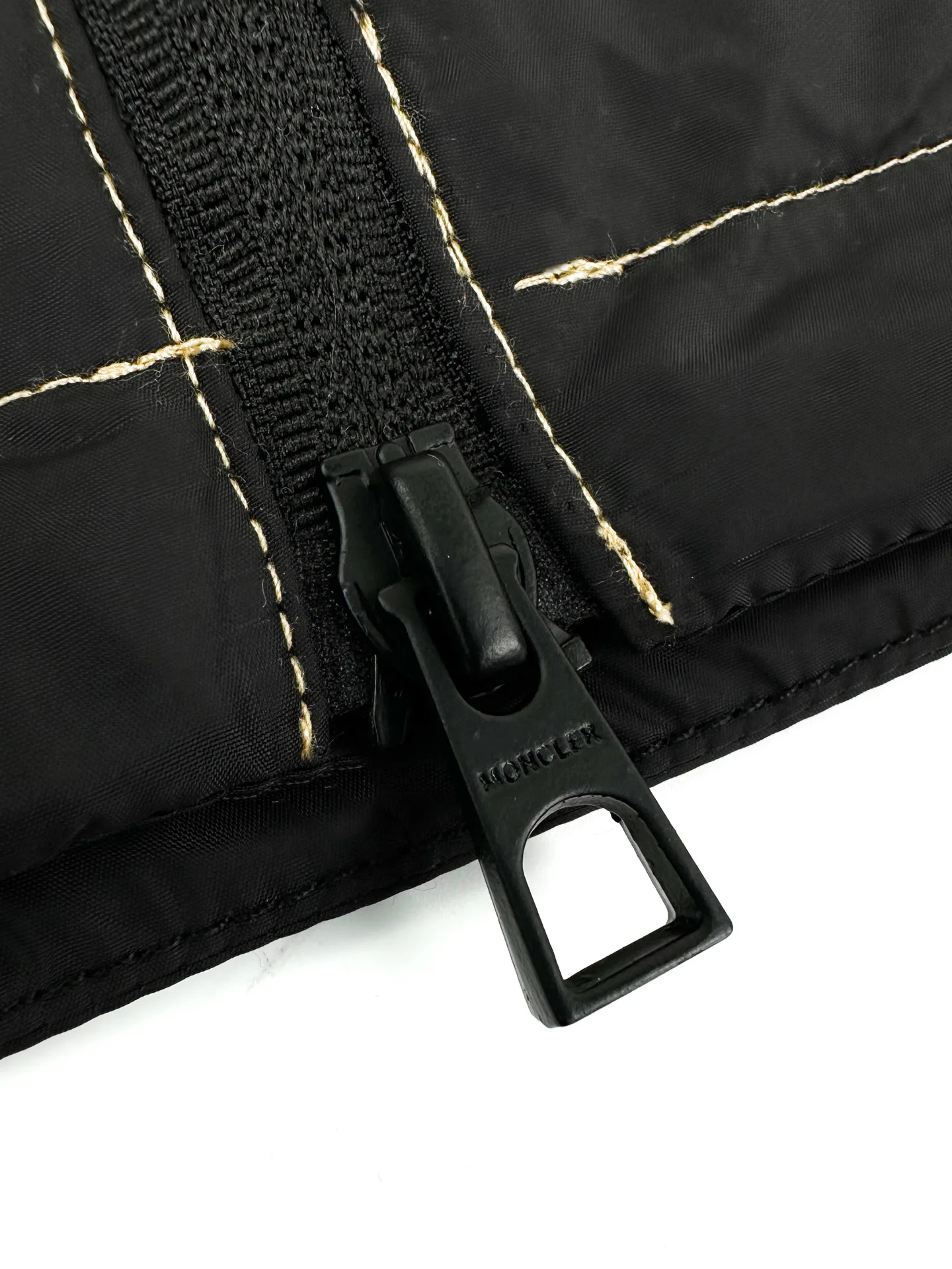 Men's Vests MONCLER 18331130