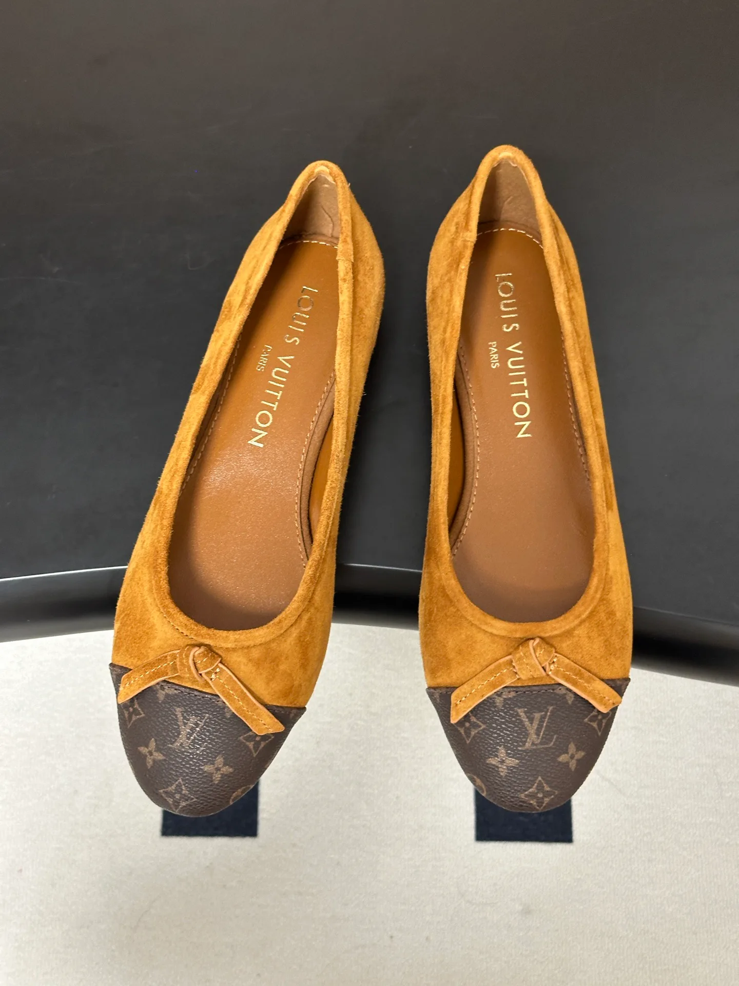 Women's Ballet Flats LOUIS VUITTON 18049407