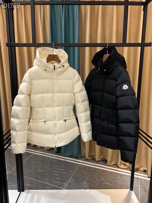 Women's Jackets And Down Jackets MONCLER 17964594