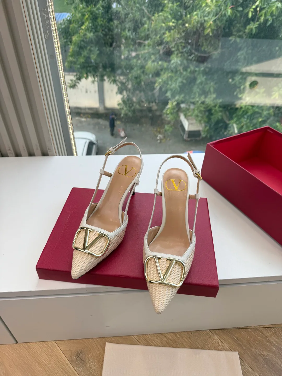 Women's Open-Toe Sandals VALENTINO 18356225