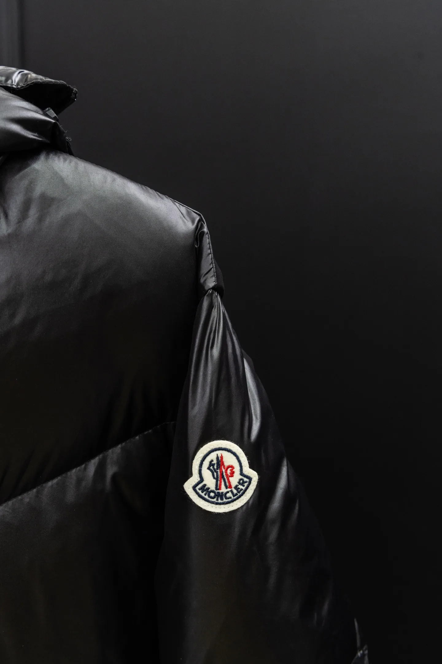 Women's Jackets And Down Jackets MONCLER 18507206