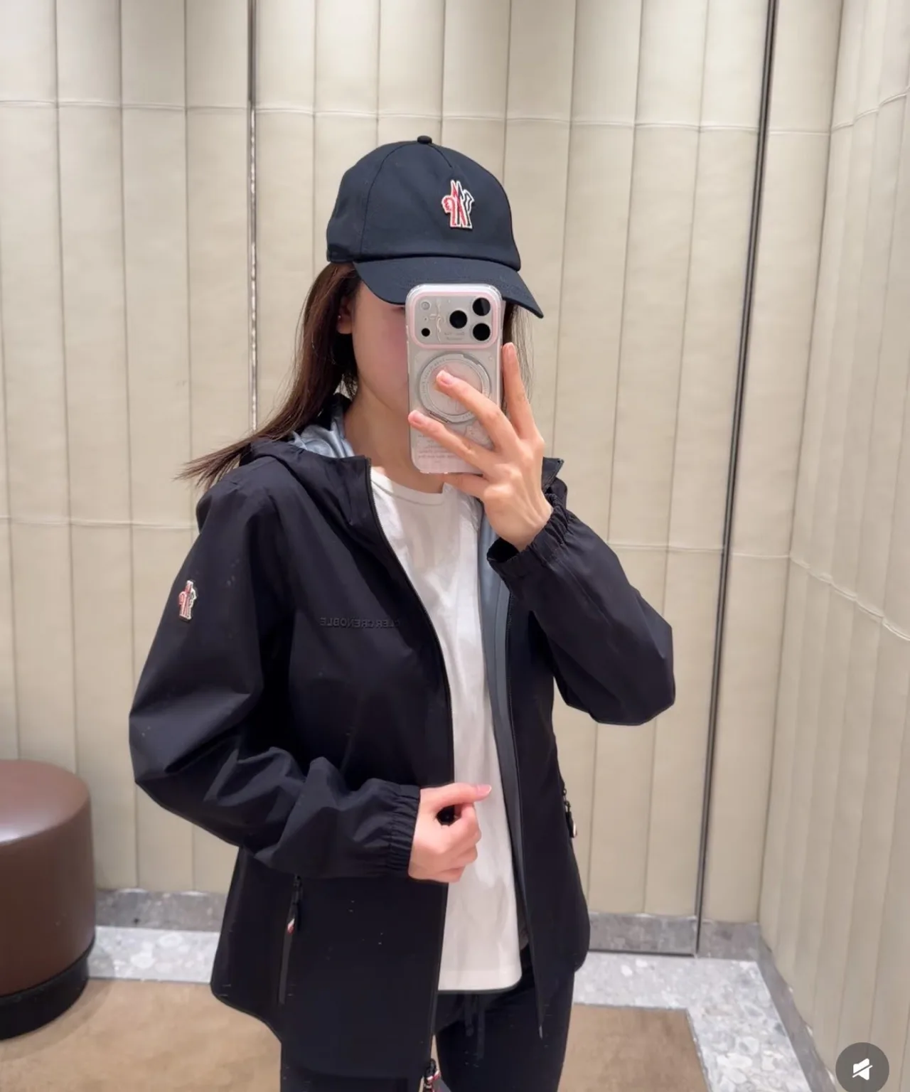 Women's Jackets And Down Jackets MONCLER 18501652