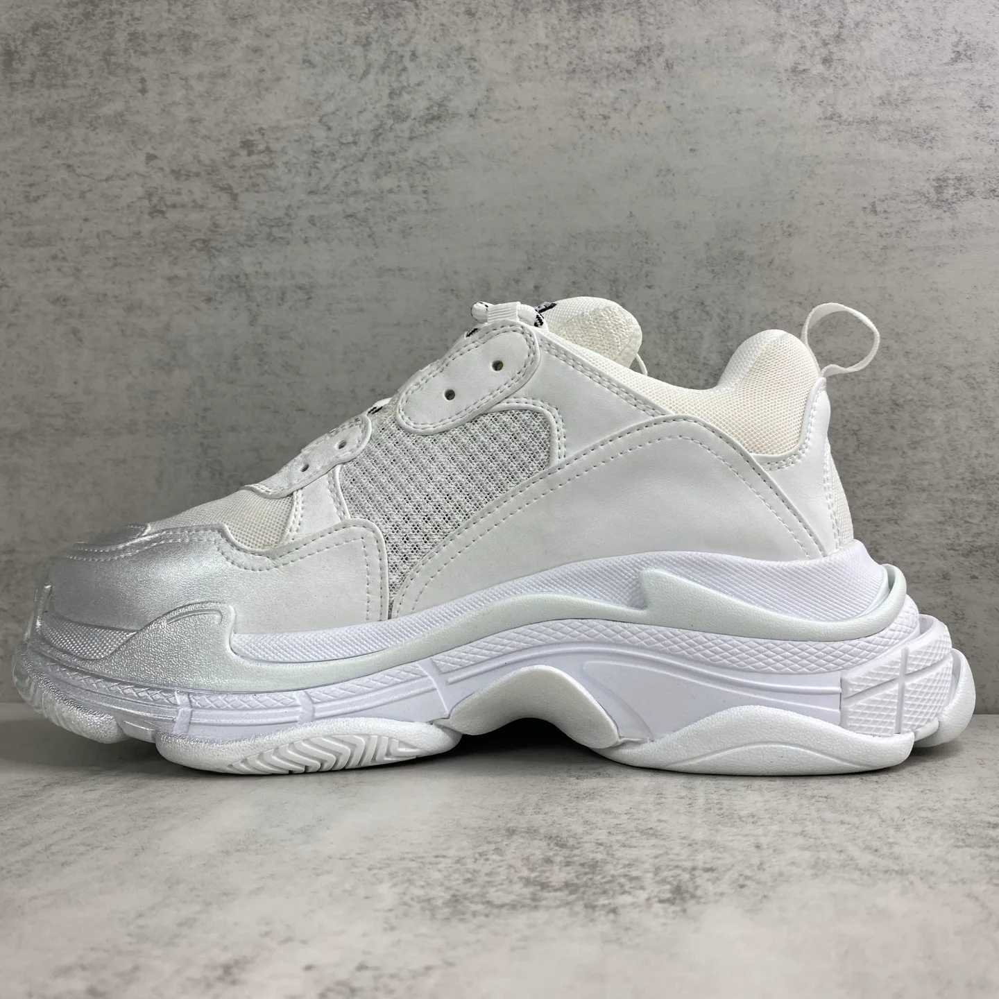 Кроссовки Женские Balenciaga 18686621