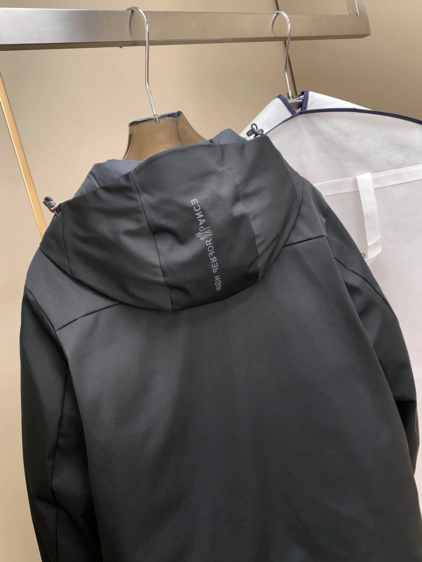 Men's Jackets And Down Jackets MONCLER 18029284