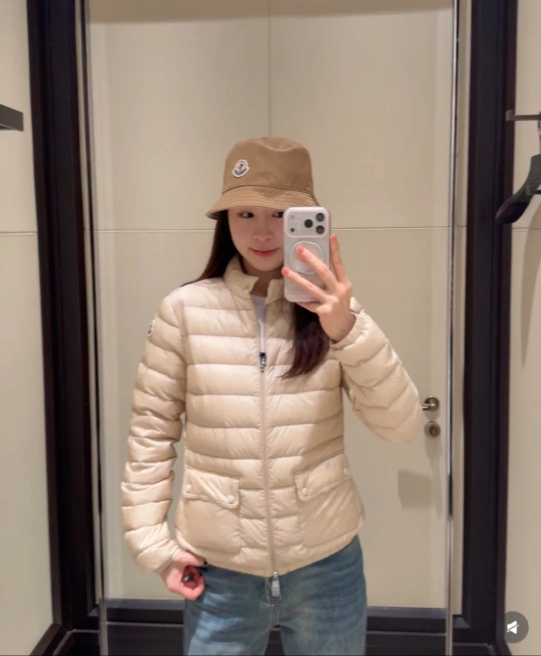 Women's Jackets And Down Jackets MONCLER 18264825