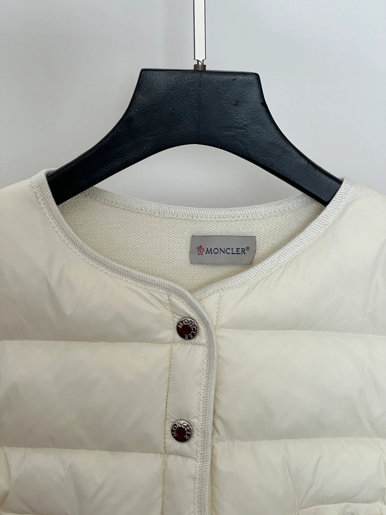 Women's Jackets And Down Jackets MONCLER 18416142