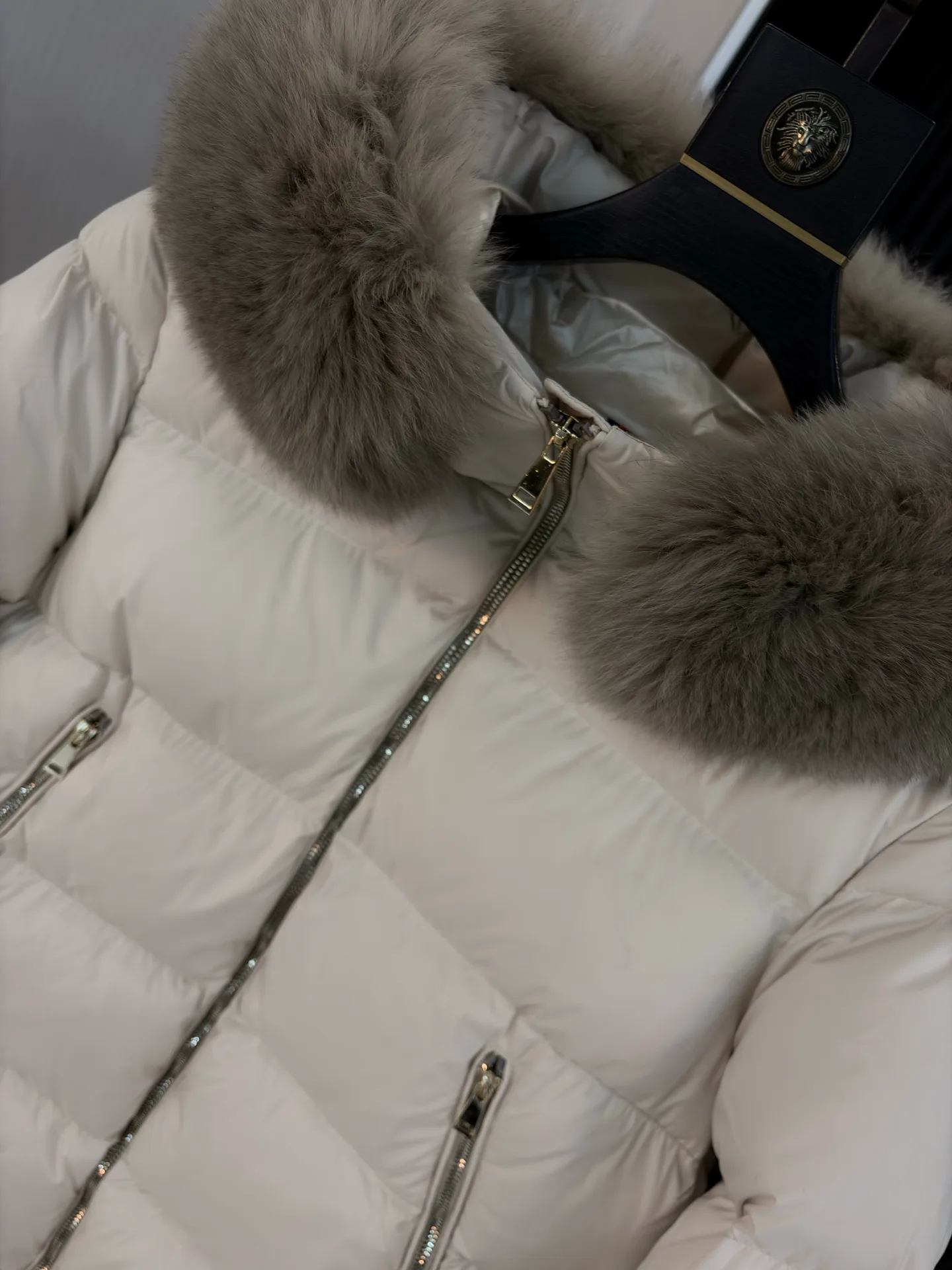 Women's Jackets And Down Jackets MONCLER 18188672