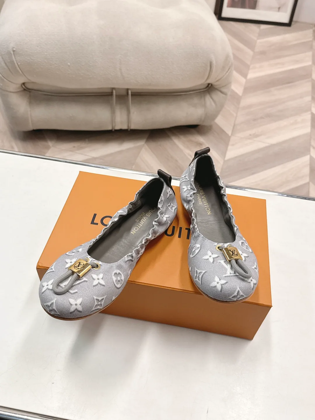 Women's Ballet Flats LOUIS VUITTON 17835675