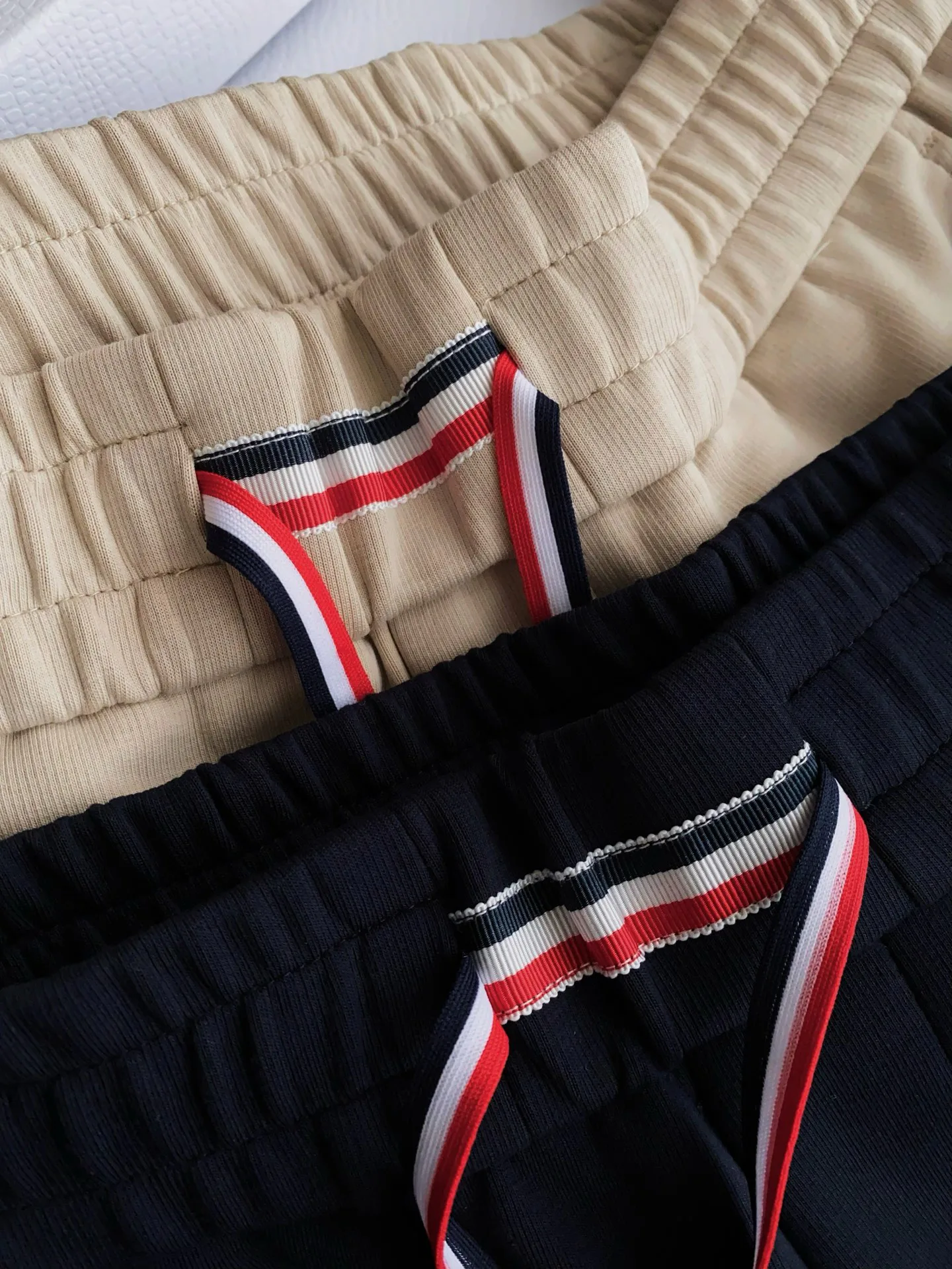 Men's Trousers MONCLER 18315006
