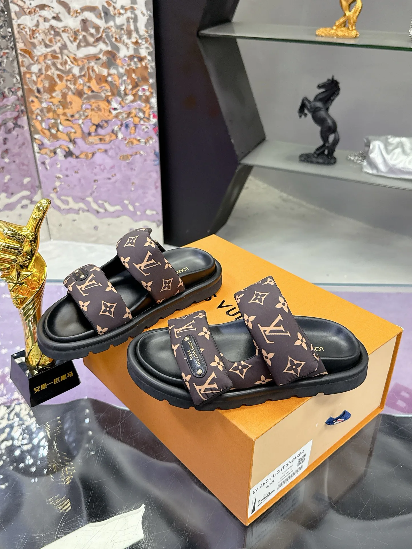 Women's Flip-Flops LOUIS VUITTON 17530456